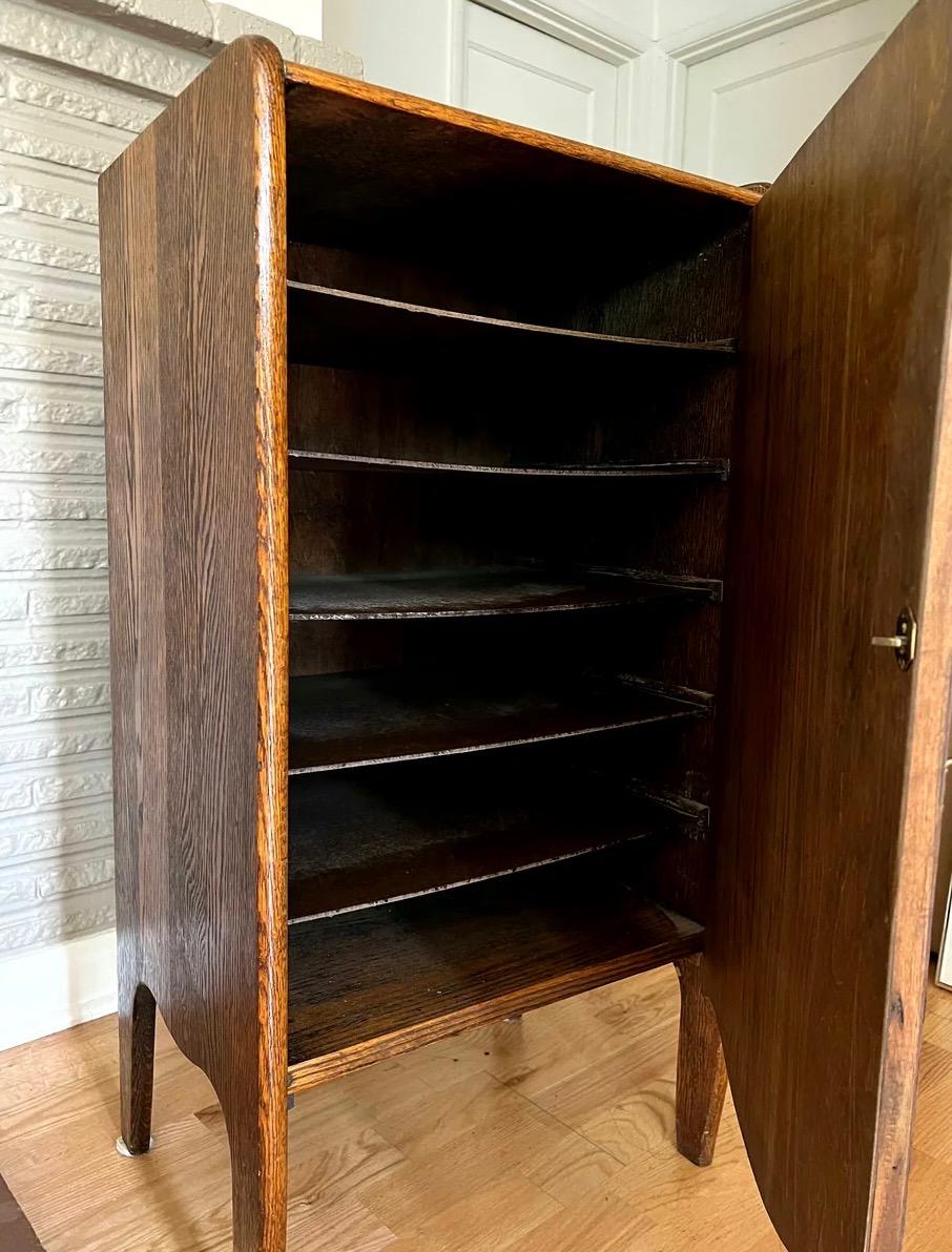 Bois Ancienne armoire à partitions en Oak Oak, meuble à disques, table d'appoint en vente