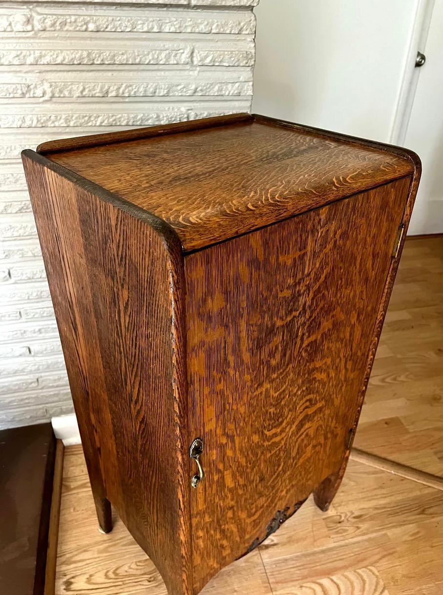 Ancienne armoire à partitions en Oak Oak, meuble à disques, table d'appoint en vente 1