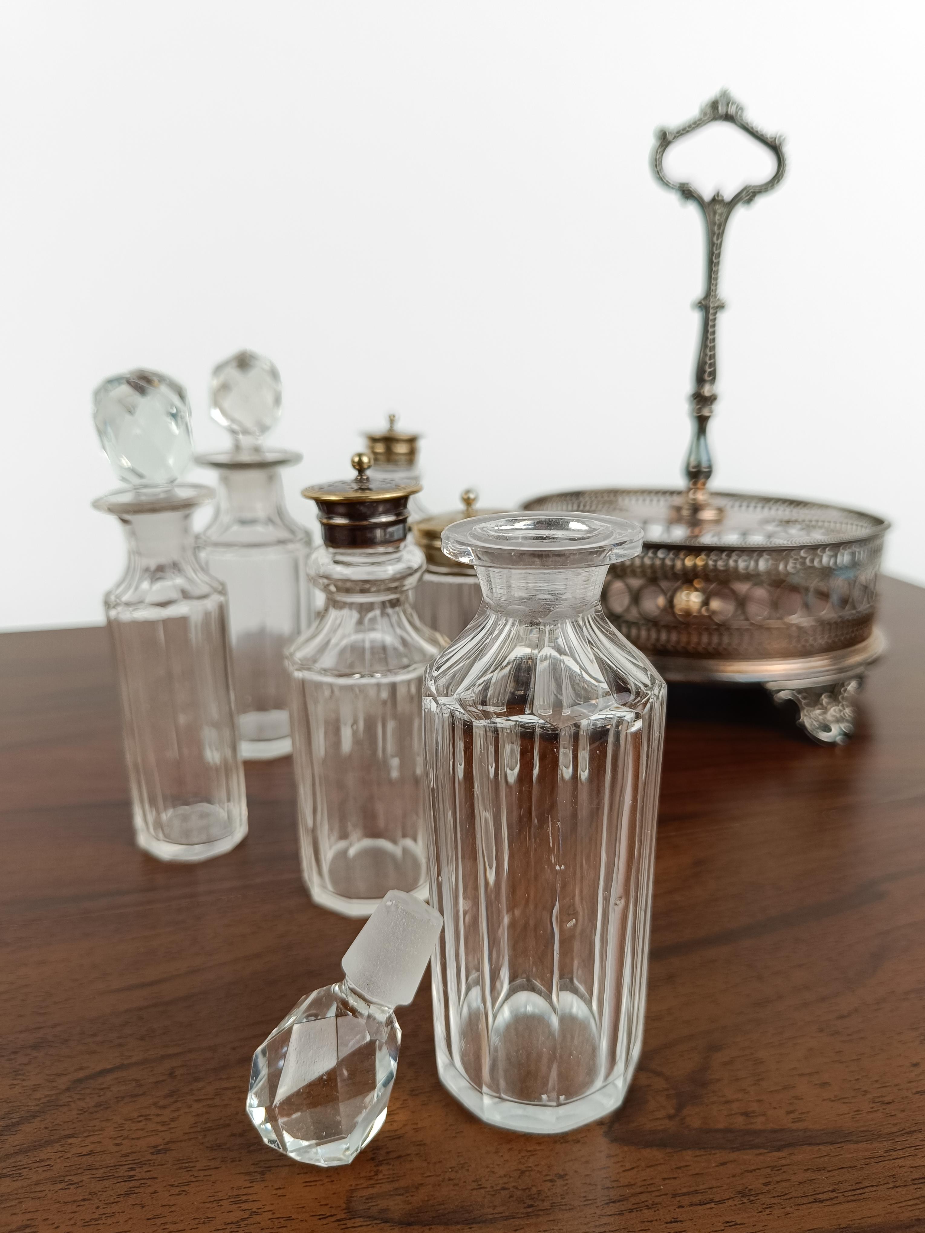 Antiguo Juego de Vinagreras Sheffield Inglaterra y Plateadas con Botellas de Cristal Tallado Victoriano en venta