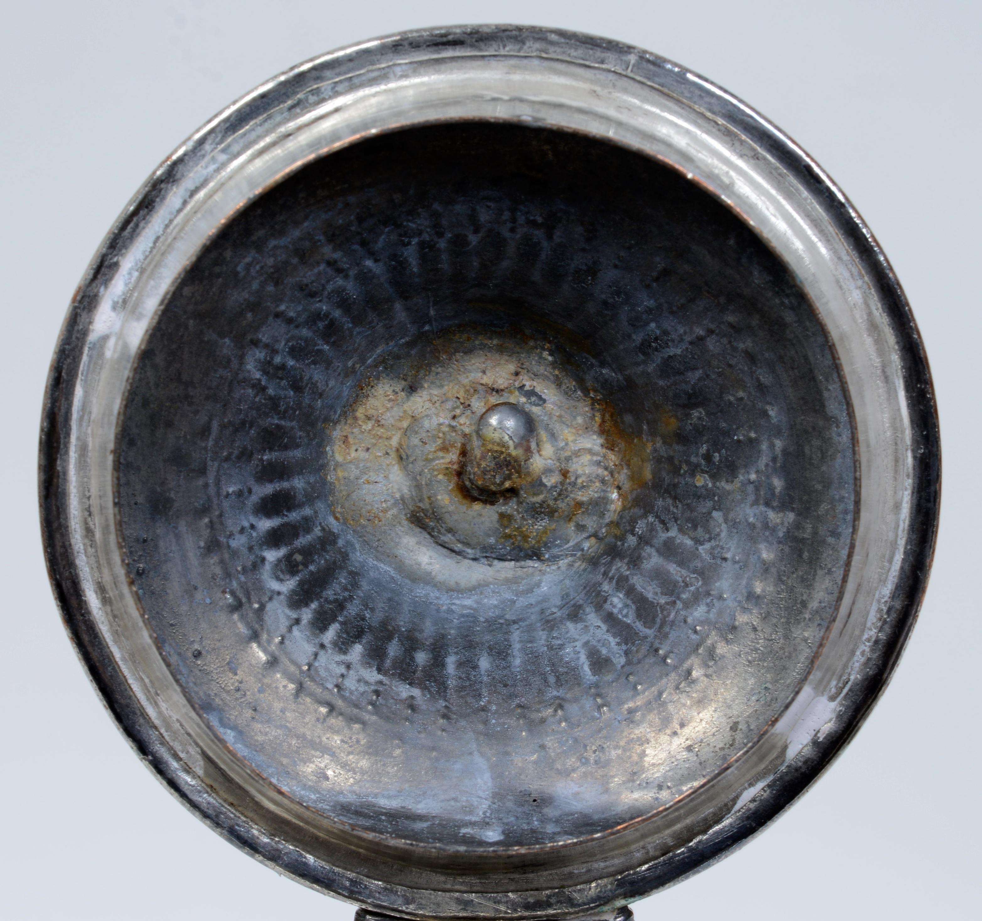 Plaqué Sheffield A.I.C.A., Sheffield, théière de forme balustre finement ciselée, fin du XVIIIe siècle en vente