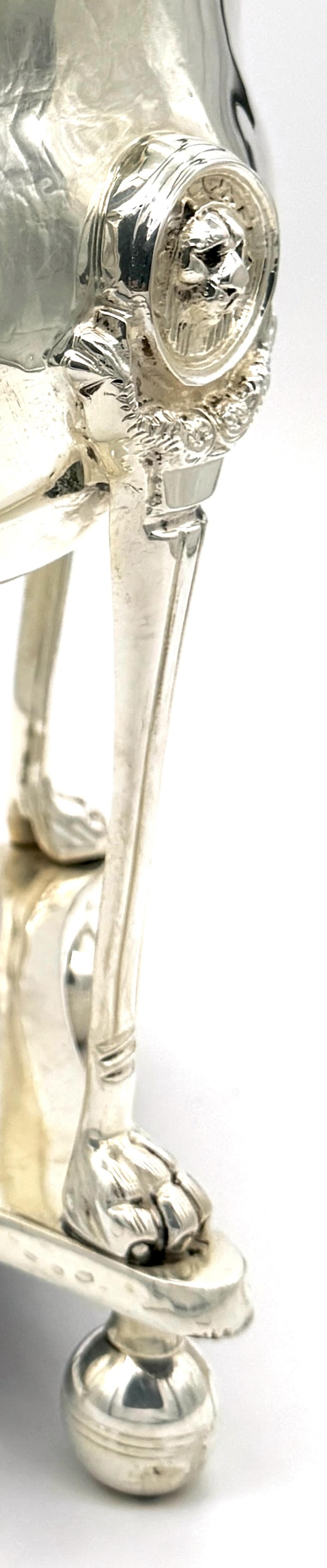 Urne à motif de deux dauphins sur plaque Sheffield ancienne, style Matthew Boulton en vente 1
