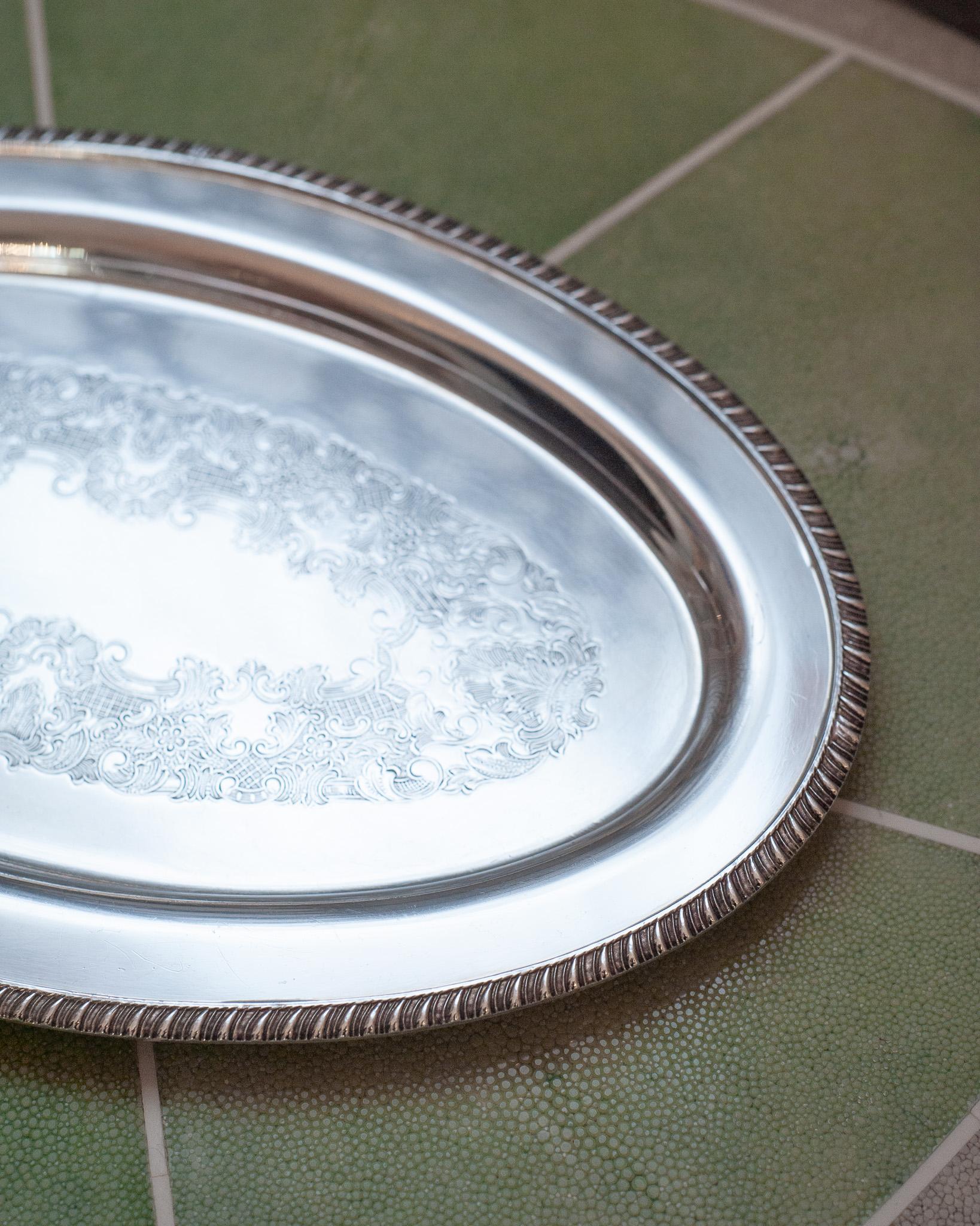 Antique Sheffield Reproduction Silver Plate Oval Serving Tray In Good Condition In Toronto, ON