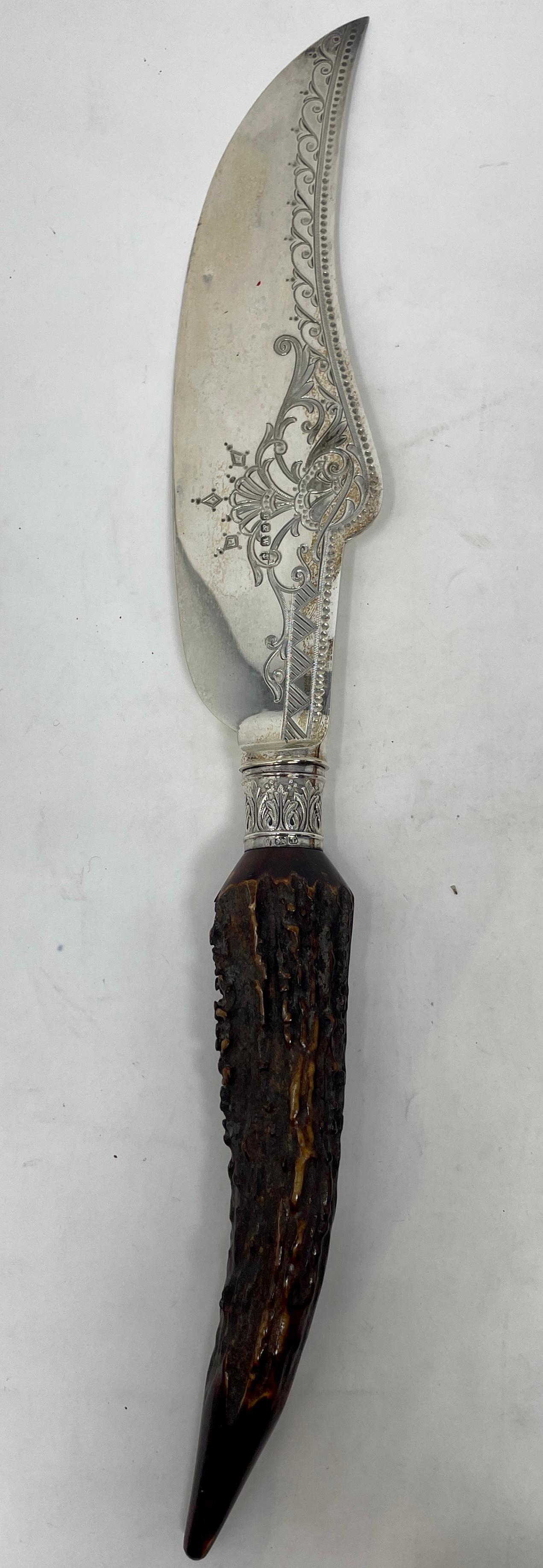 Antiguos Servidores de Tenedor y Cuchillo de Placa de Plata de Sheffield con Mangos de Cuerno Circa 1880 en Bueno estado para la venta en New Orleans, LA