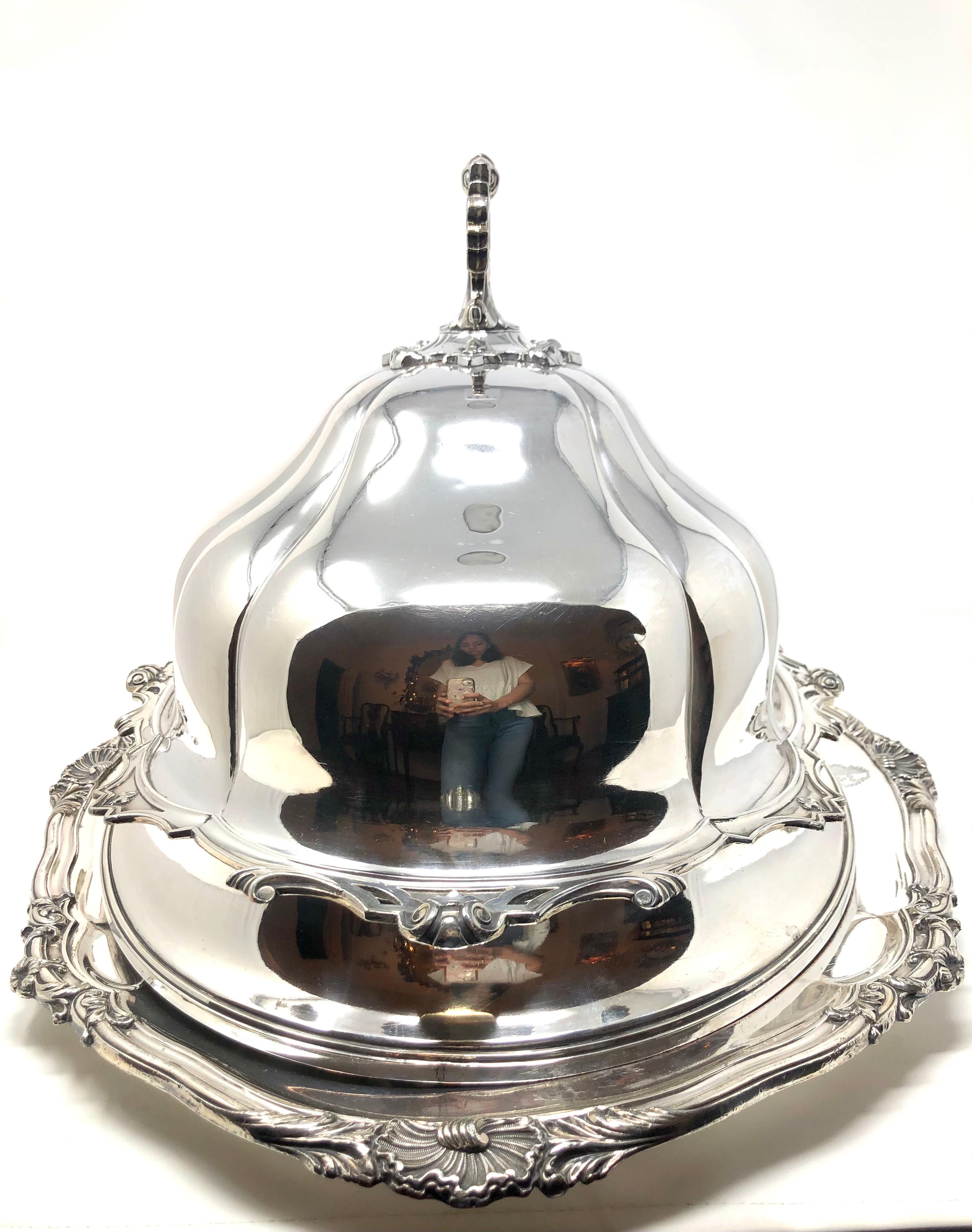 Antique Sheffield silver-plate (silver on copper) meat dome and tray, Circa 1840-1850.