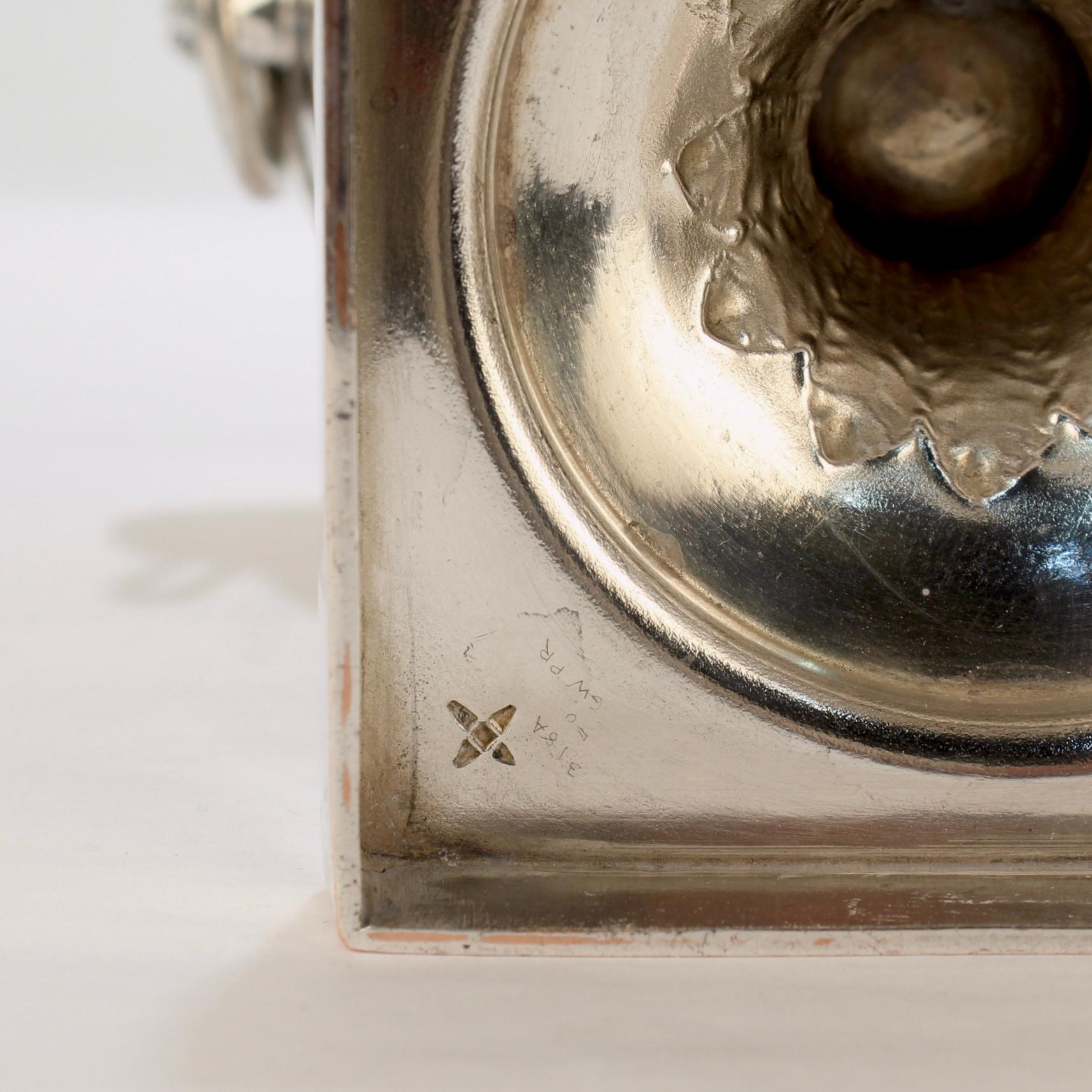 Urne ou vase de cheminée antique Sheffield en métal argenté sur pied en cuivre en vente 6