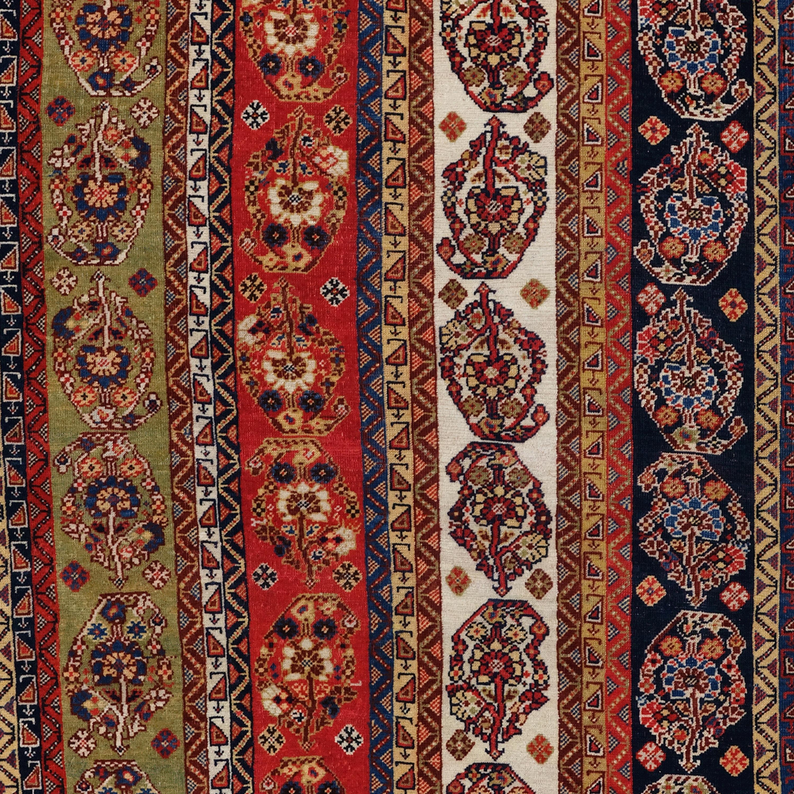Asiatique Tapis ancien Qashqai à rayures rares, tapis ancien et vintage en vente