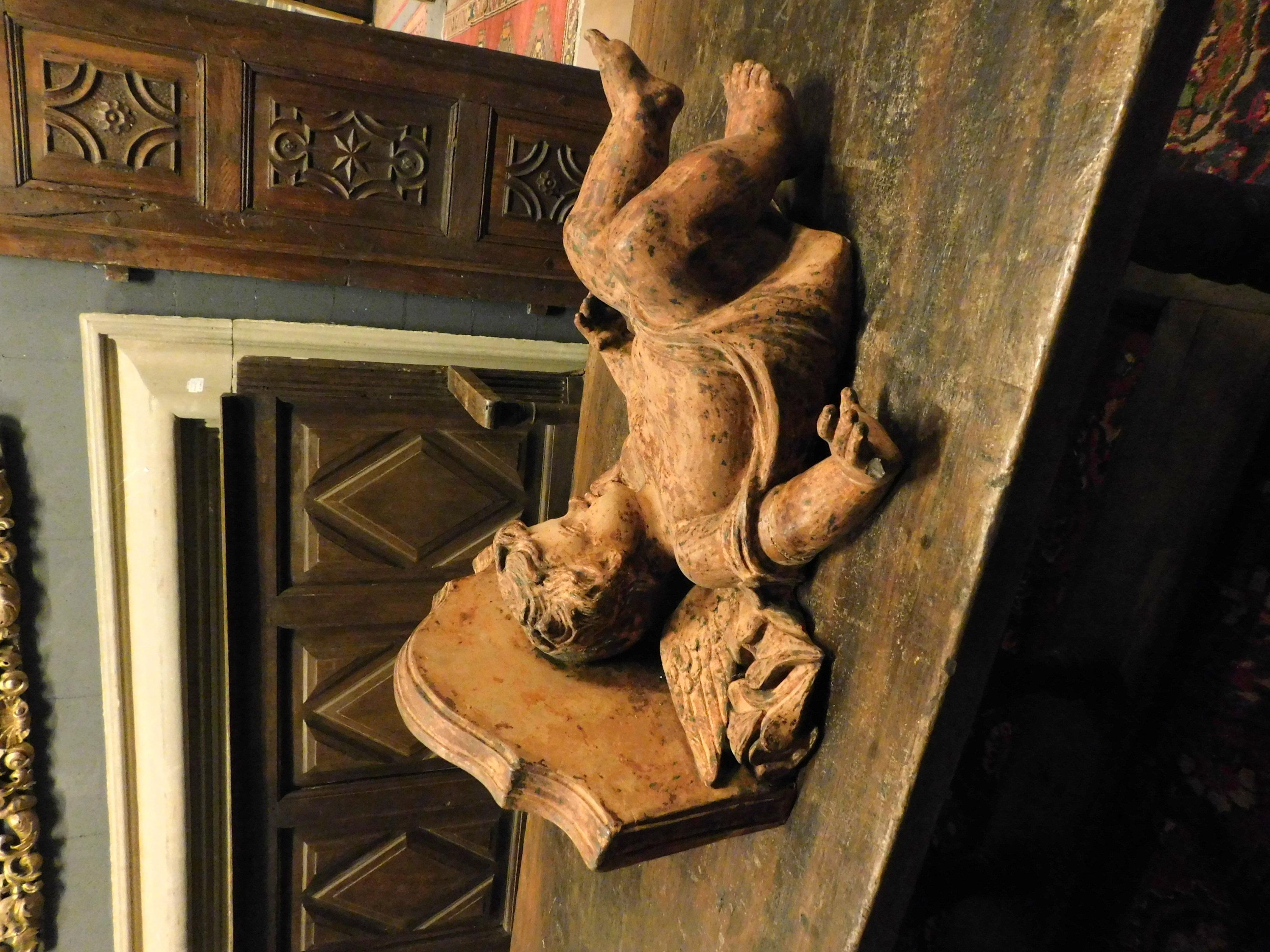 Antique Shelf with Putto Carved in Terracotta, 19th Century, Italy In Good Condition For Sale In Cuneo, Italy (CN)