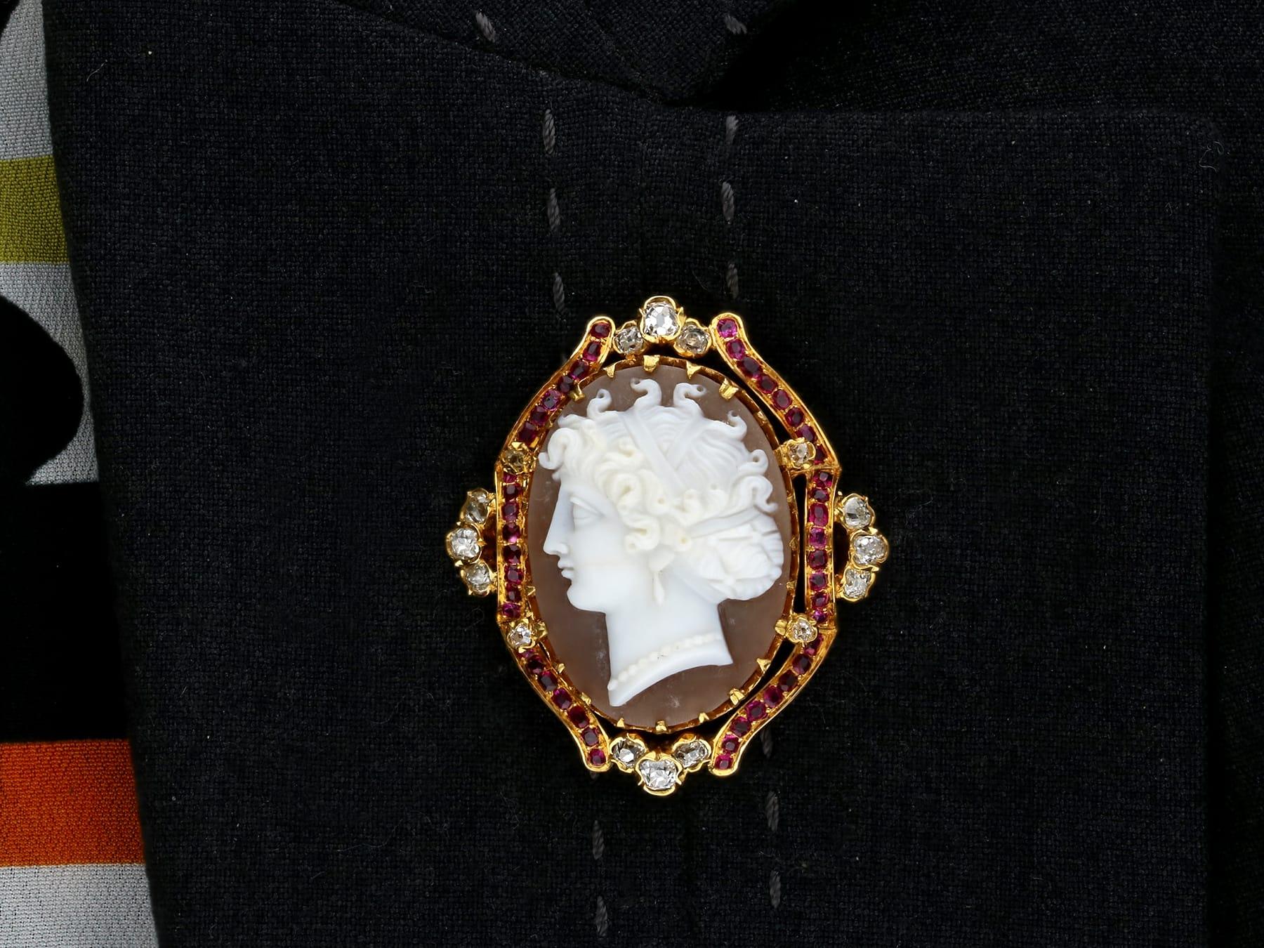 Antique Shell 0.72 Carat Ruby and 0.78 Carat Diamond Yellow Gold Cameo Brooch For Sale 3