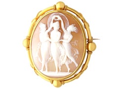 Antica spilla a cammeo a tre grazie in conchiglia e oro giallo 21k Circa 1880