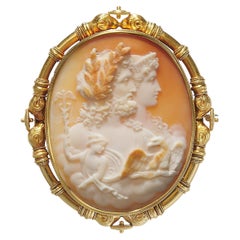 Spilla antica in conchiglia, cammeo e oro, Giove, Giunone e Mercurio, circa 1875