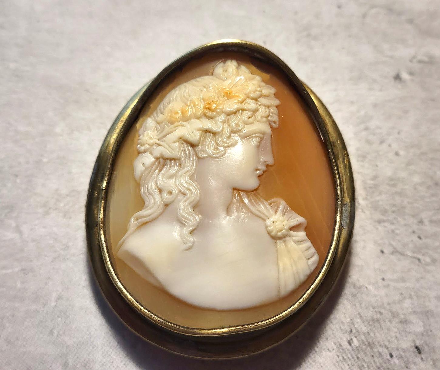 Antique Shell Cameo Antinous In Fair Condition In Chesterland, OH