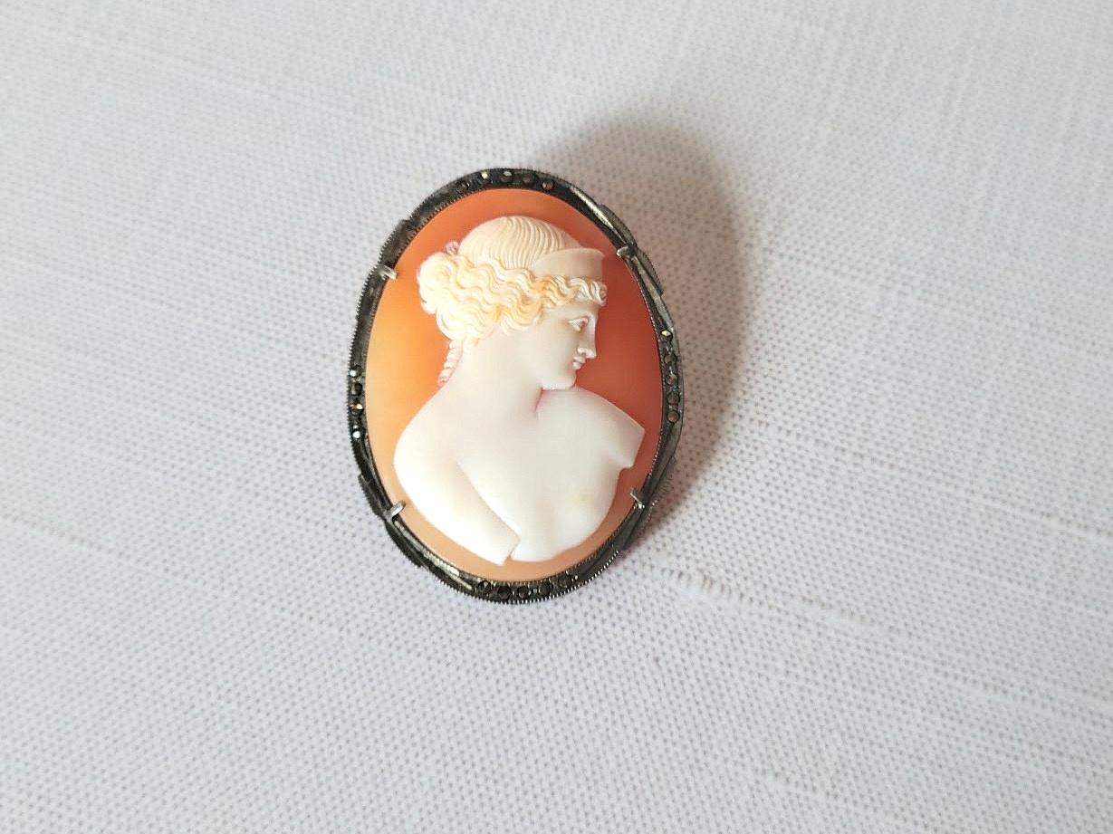Women's or Men's Antique Shell Cameo Brooch, late 1800s For Sale