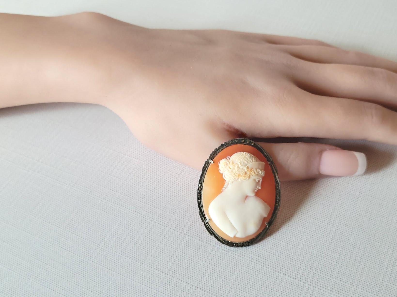 Antique Shell Cameo Brooch, late 1800s For Sale 2