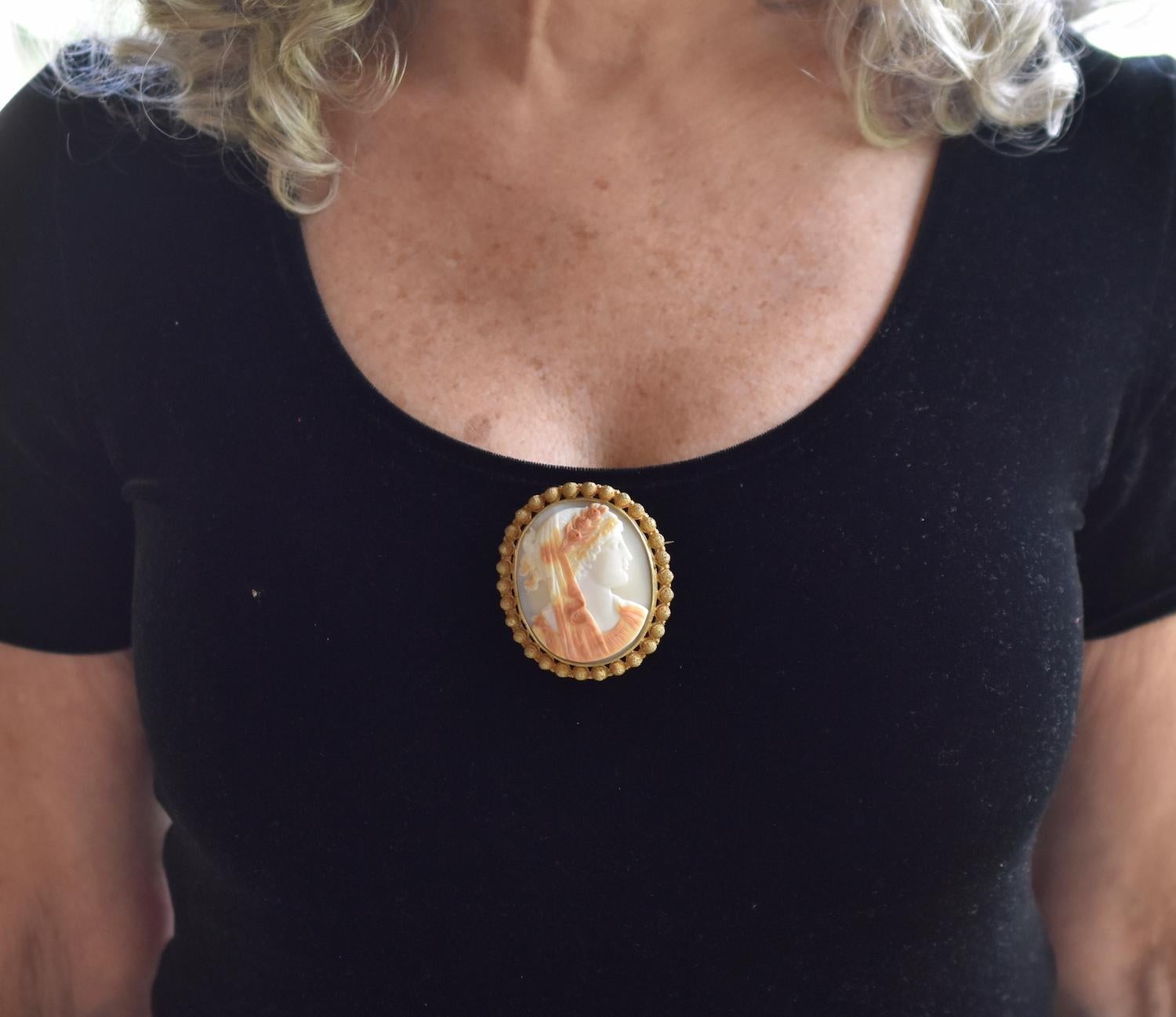 Antique Shell Cameo Brooch of a Young Woman For Sale 3