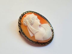 Antiguo Broche Camafeo de Concha Dama Joven, finales de 1800