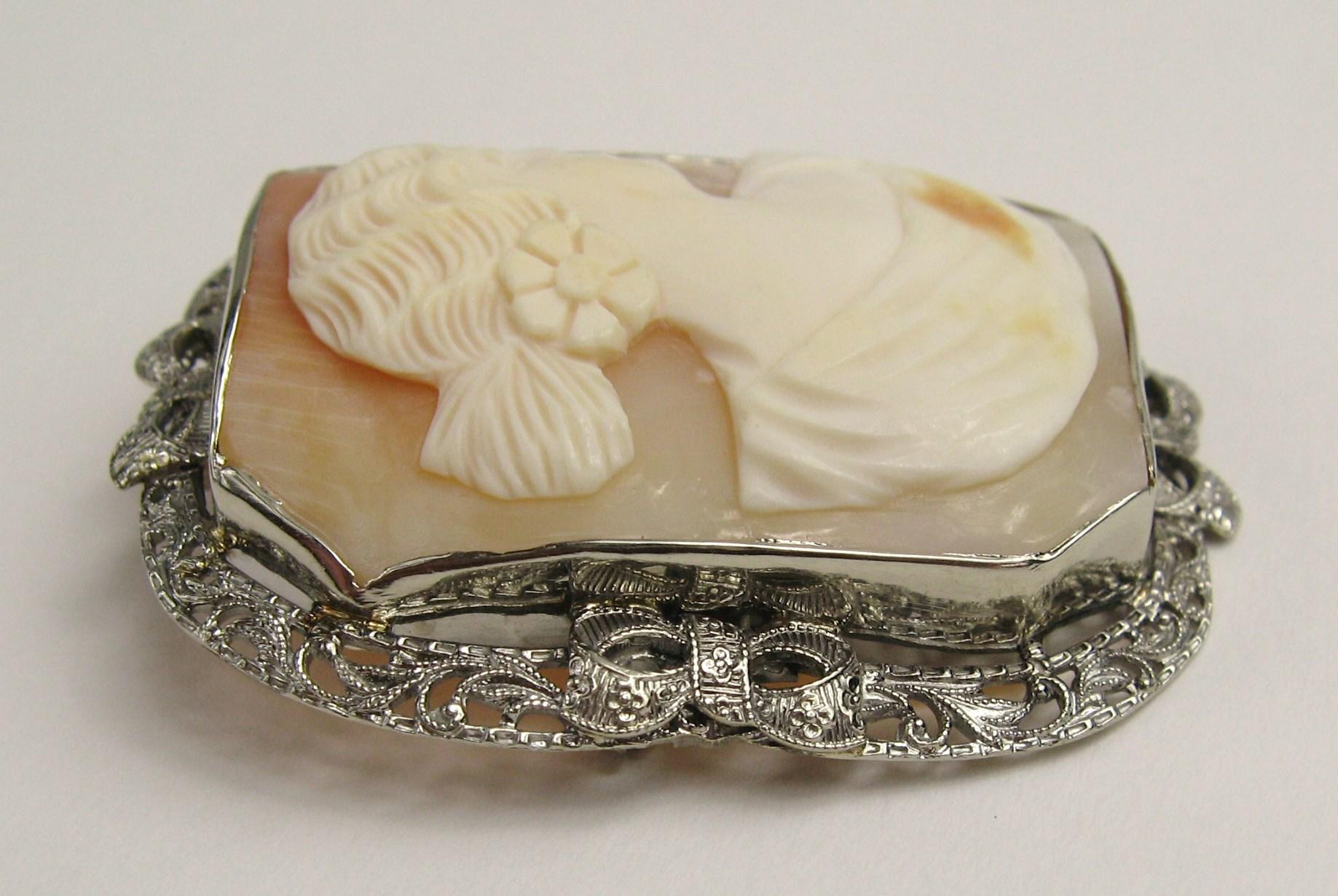 Antique Shell Cameo White Gold Brooch Pendant Bows In Good Condition For Sale In Wallkill, NY