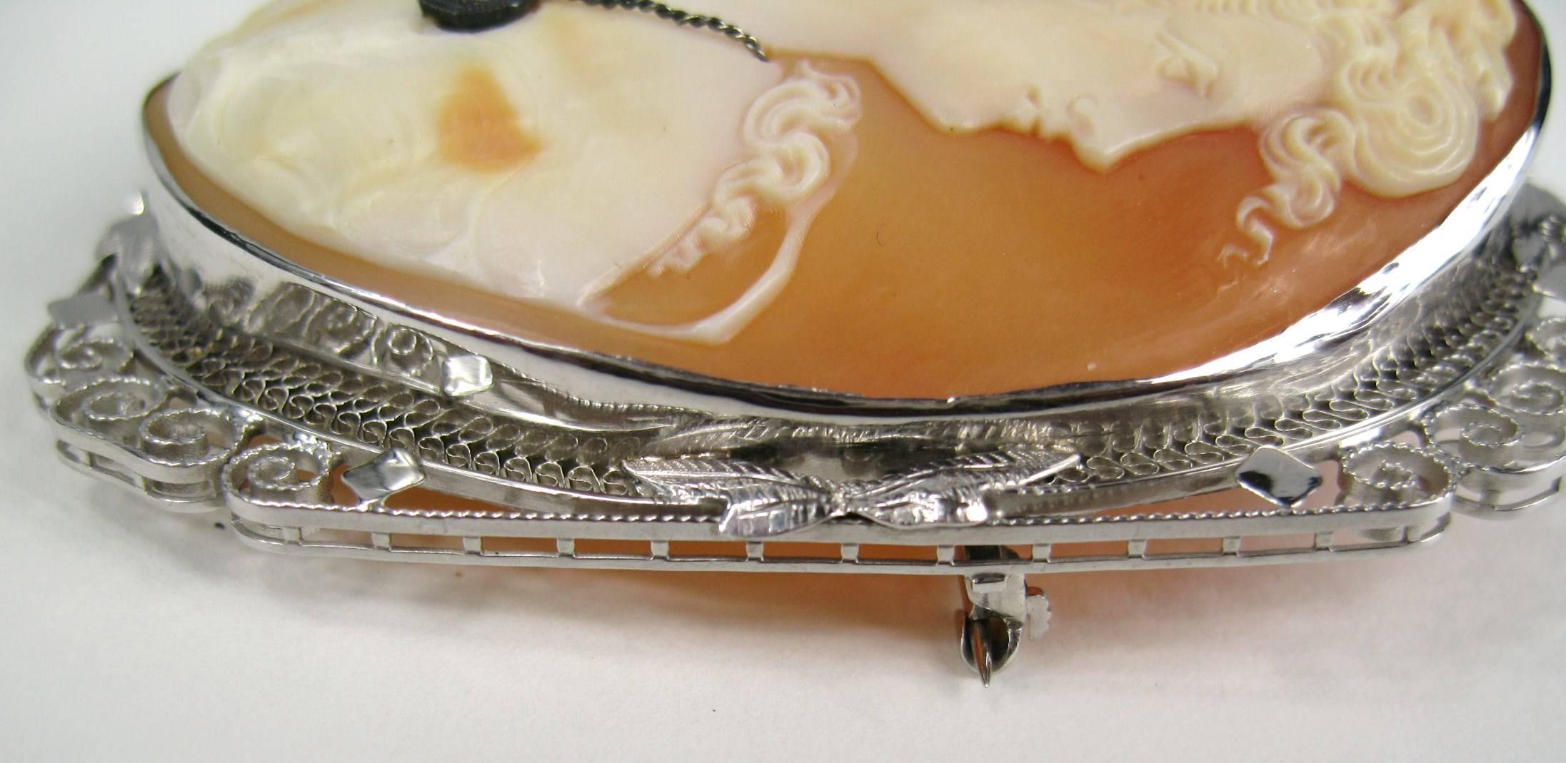 Ciondolo conchiglia antico in oro bianco con diamante in vendita 1