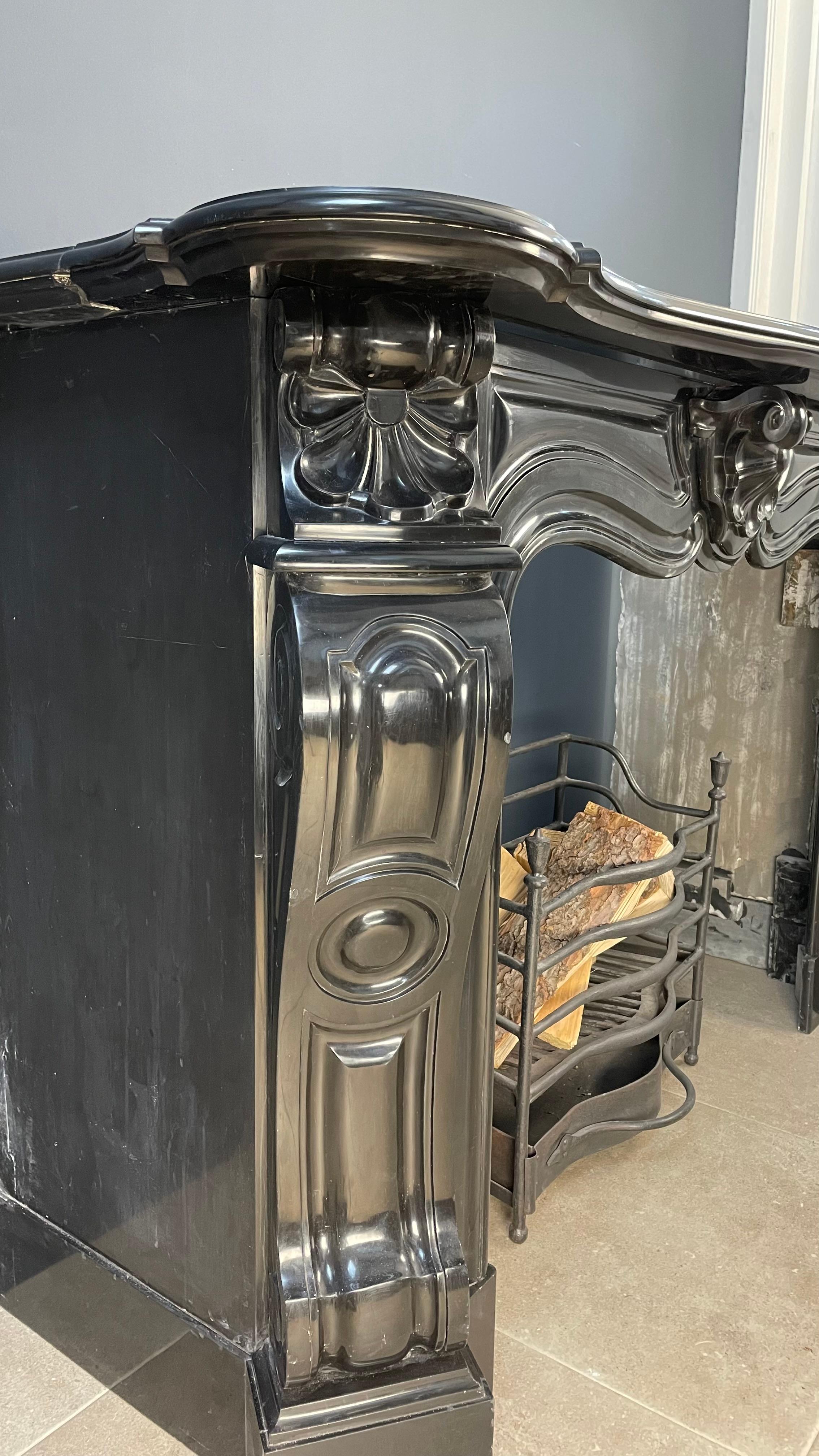 Antique Shell Circulation Fireplace in Black Noir De Mazy Marble In Good Condition For Sale In Oostvoorne, NL