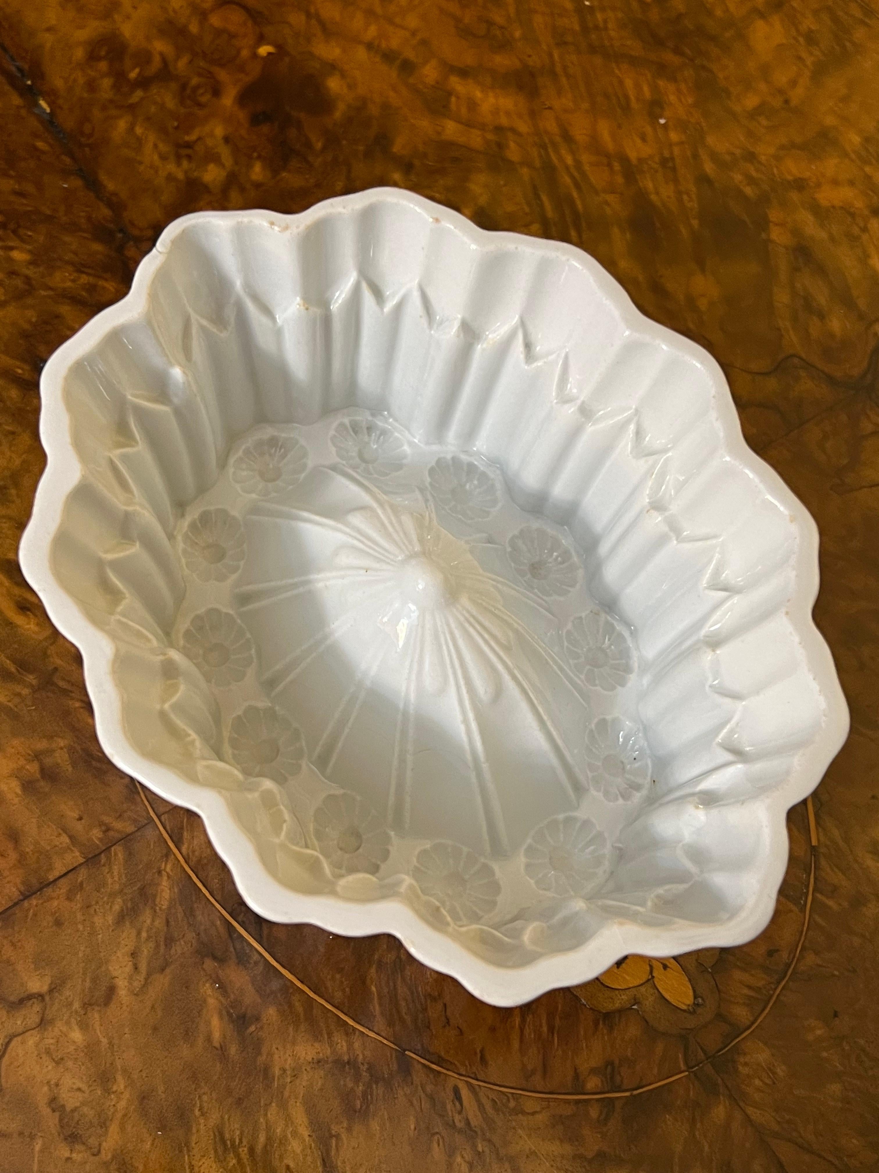 Antique Shelley Jelly Mould In Good Condition For Sale In EDENSOR PARK, NSW
