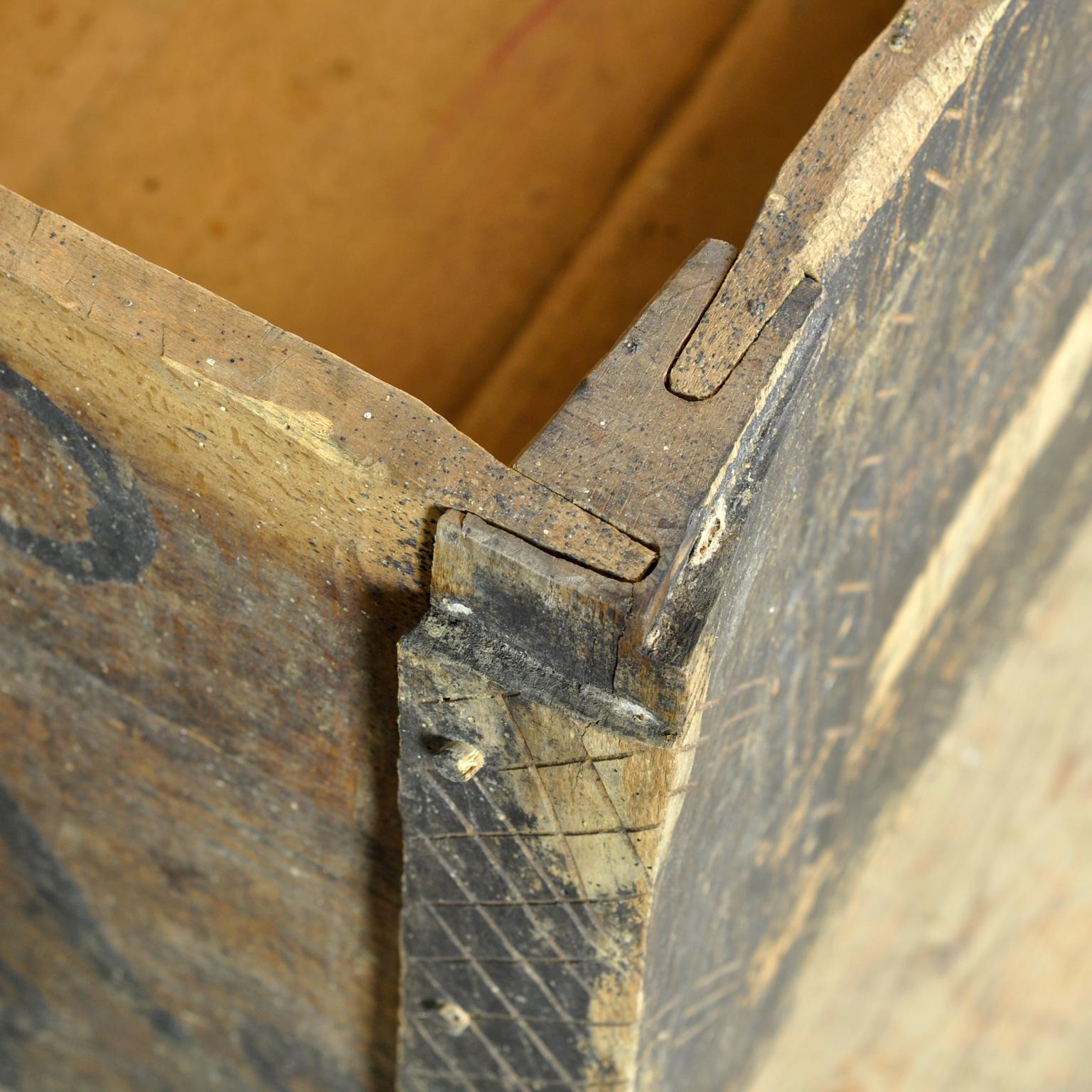 Antique shepherd’s chest, 1820s For Sale 2