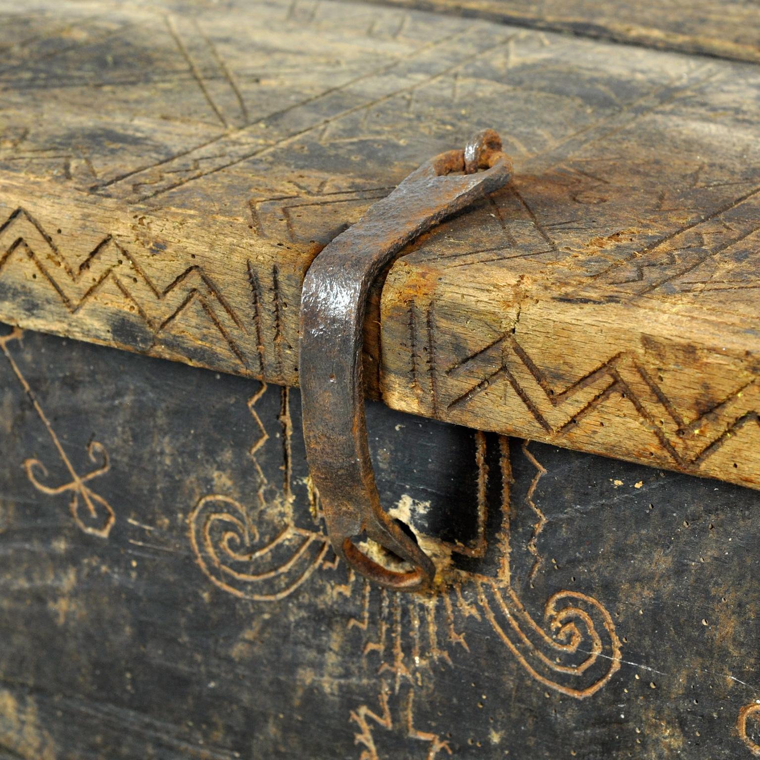 Antique shepherd’s chest, 1820s For Sale 5