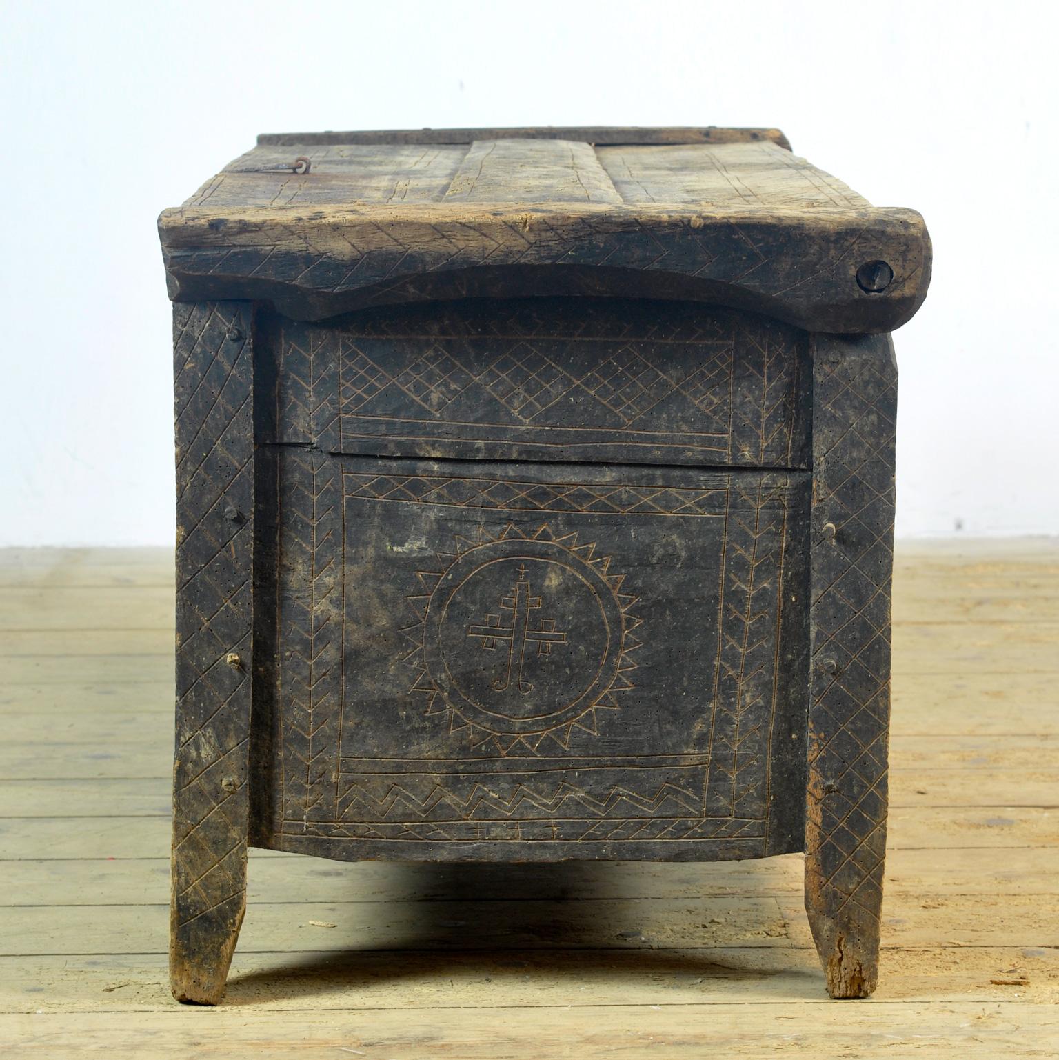 Antique shepherd’s chest, 1820s For Sale 8