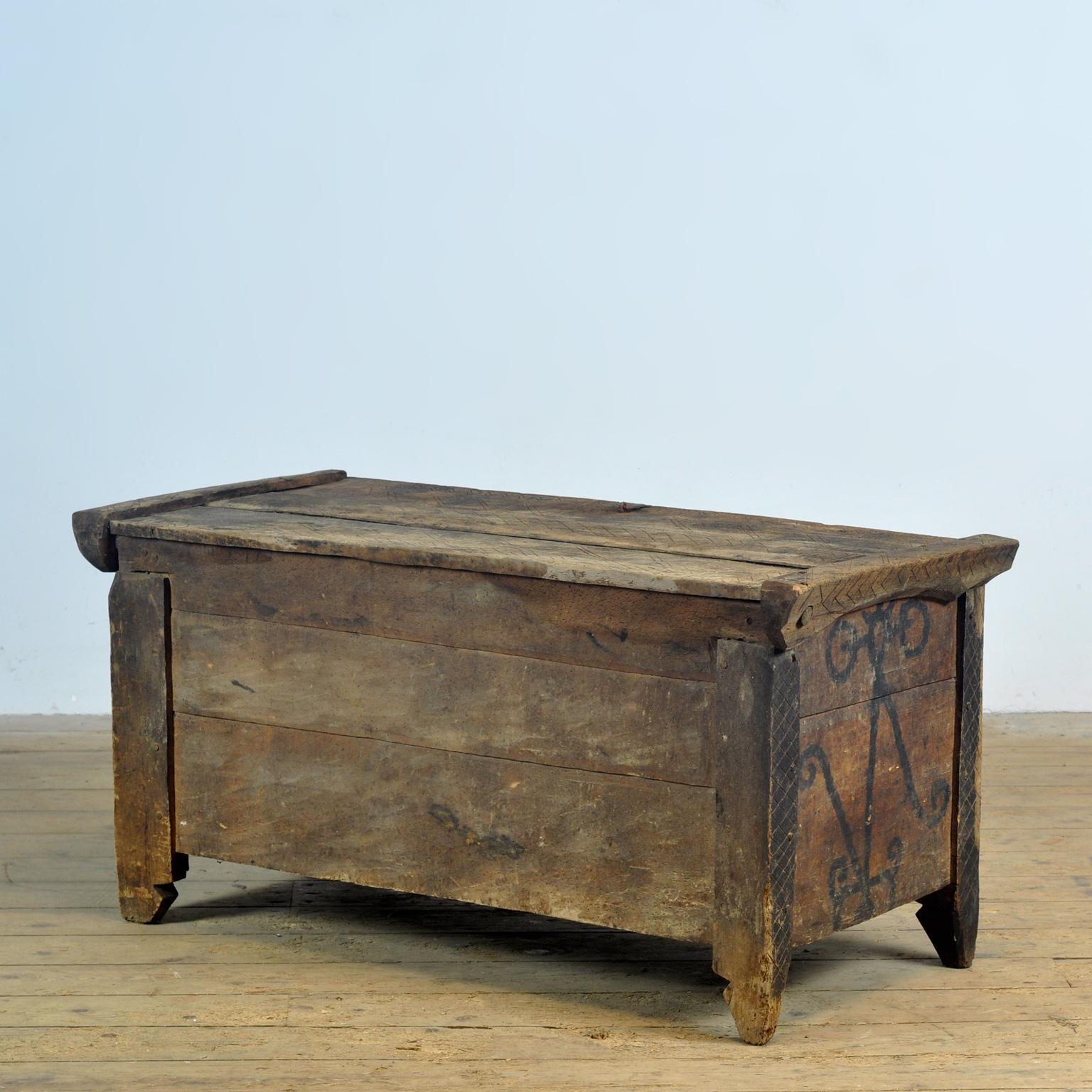 Antique shepherd’s chest, 1820s For Sale 11