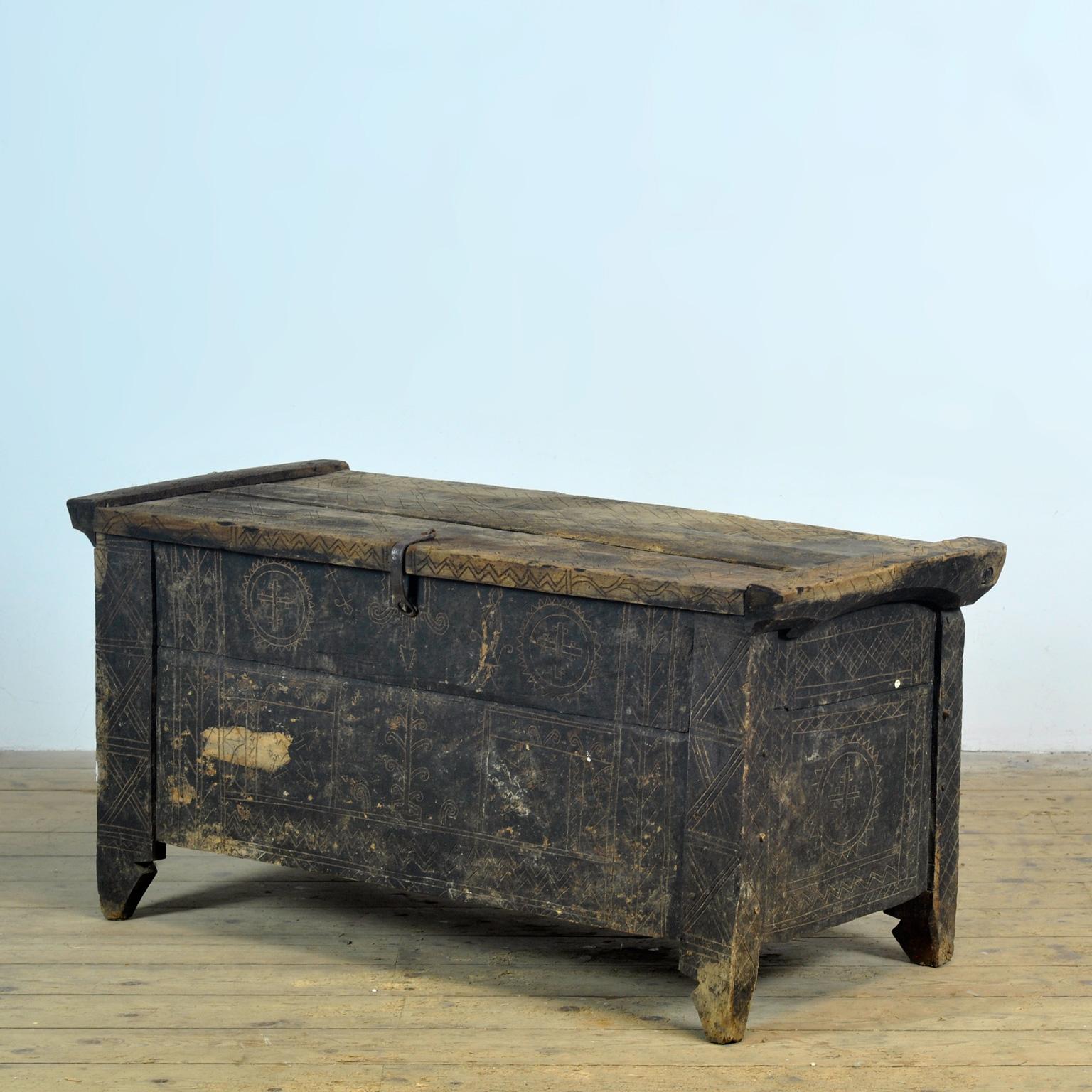 Folk Art Antique shepherd’s chest, 1820s For Sale