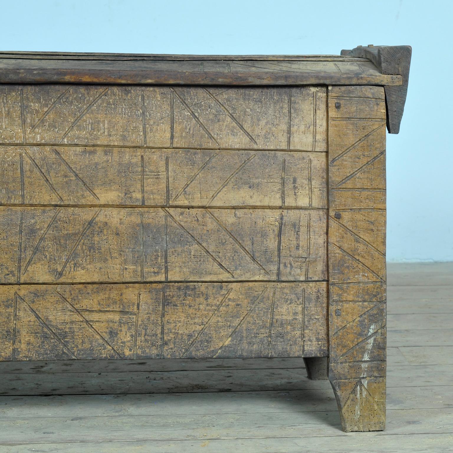 coffre de berger ancien, années 1850 en vente 2