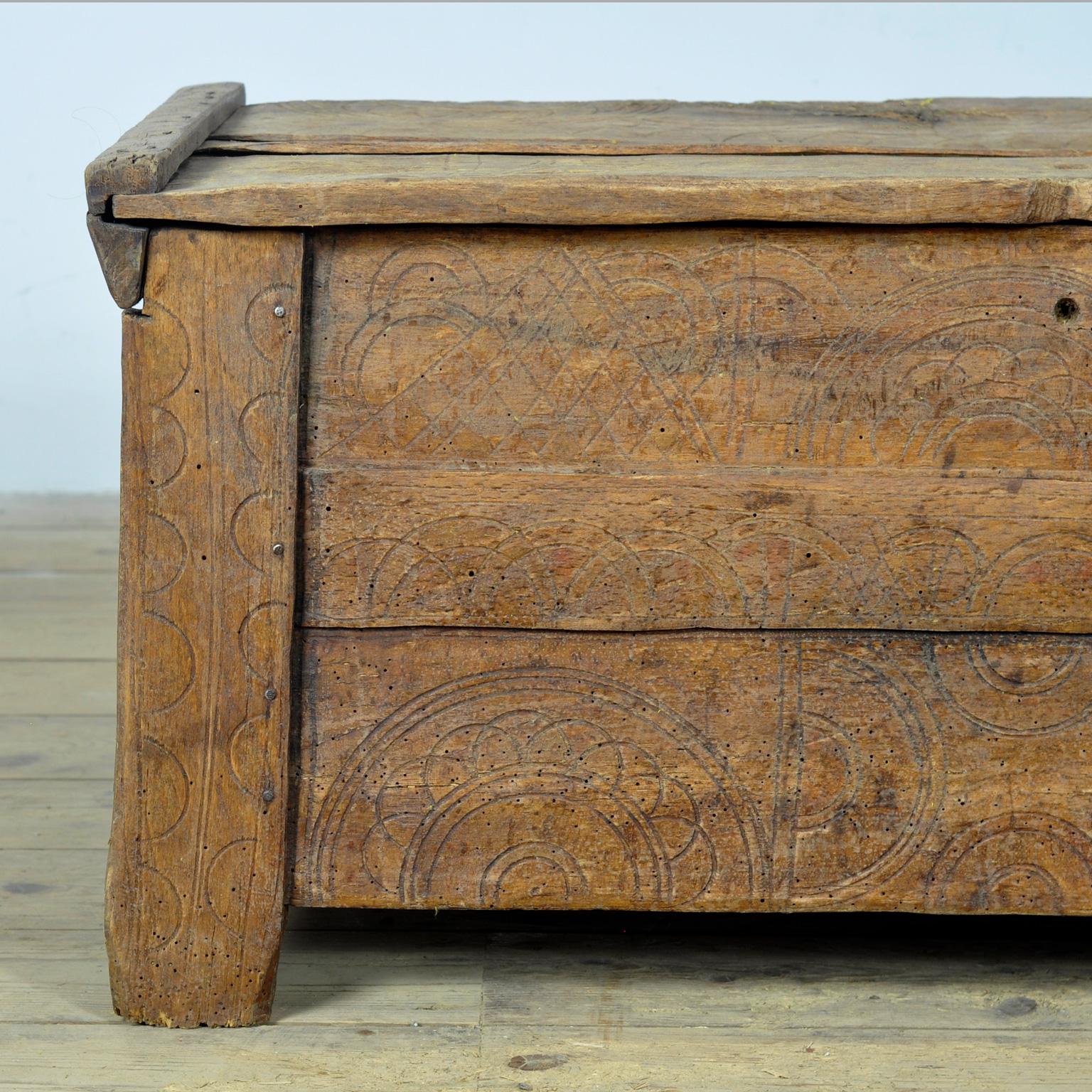 Coffre de berger ancien, 1850 en vente 2