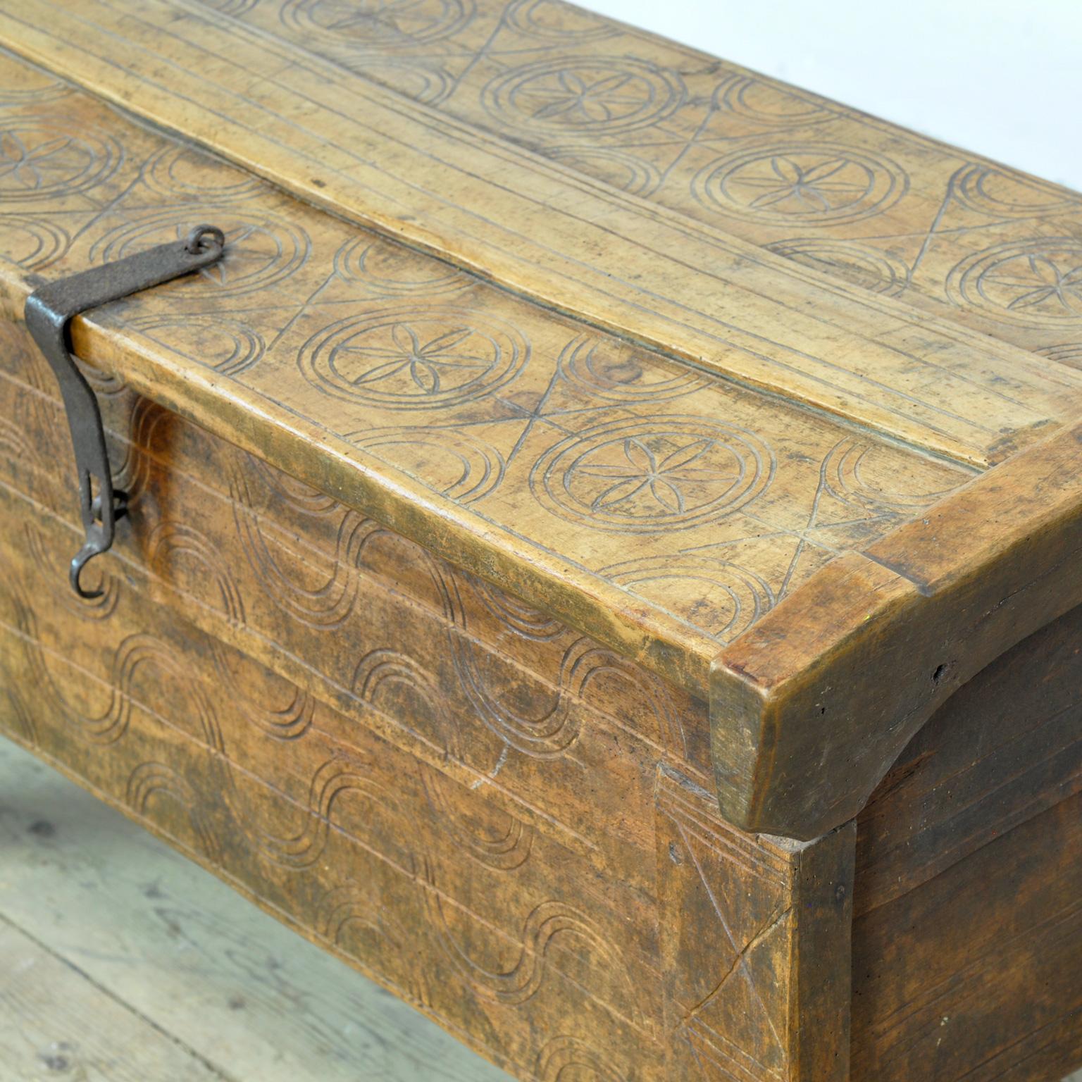 antique shepherd’s chest, 1850’s For Sale 3
