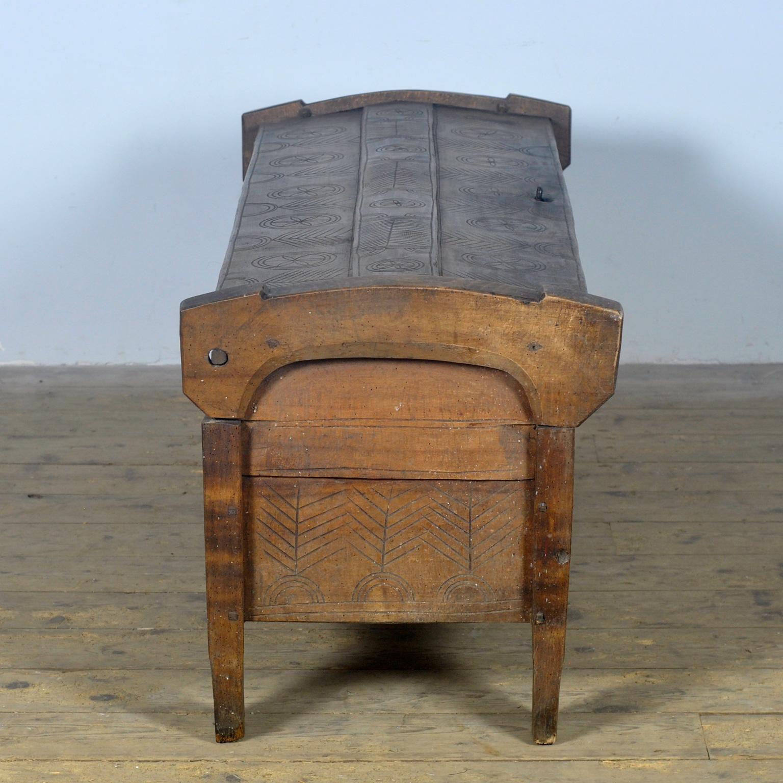 Coffre de berger antique, années 1850 en vente 6