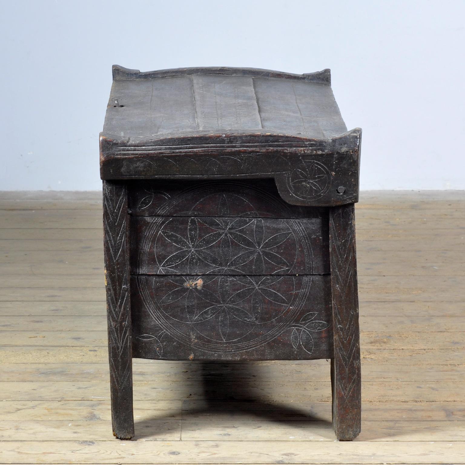 Antique shepherd’s chest, 1850s For Sale 6