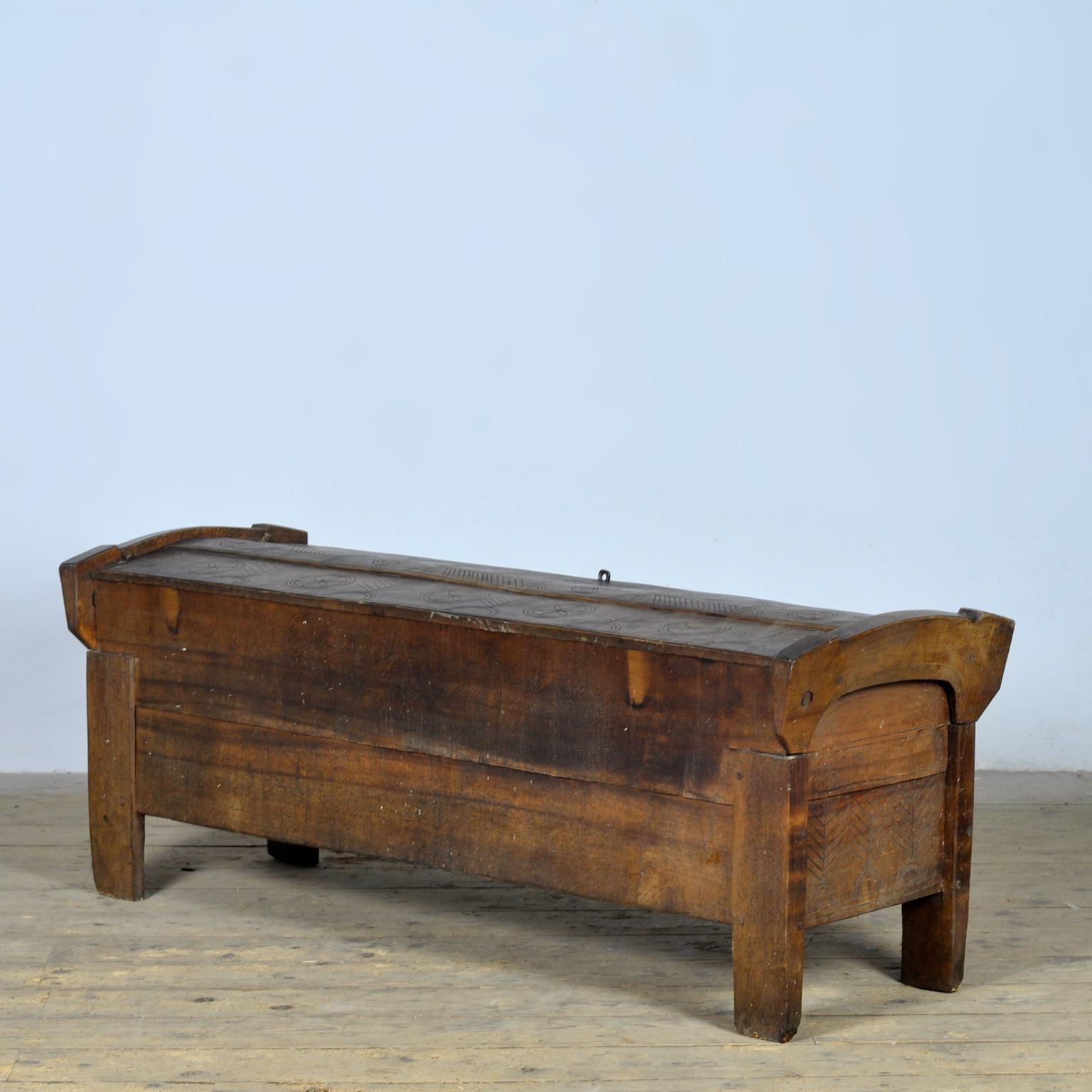 Coffre de berger antique, années 1850 en vente 7