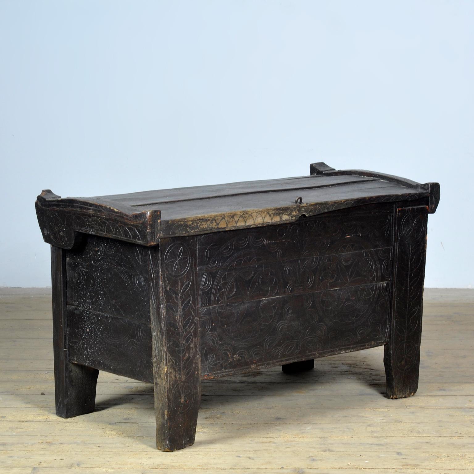 Folk Art Antique shepherd’s chest, 1850s For Sale