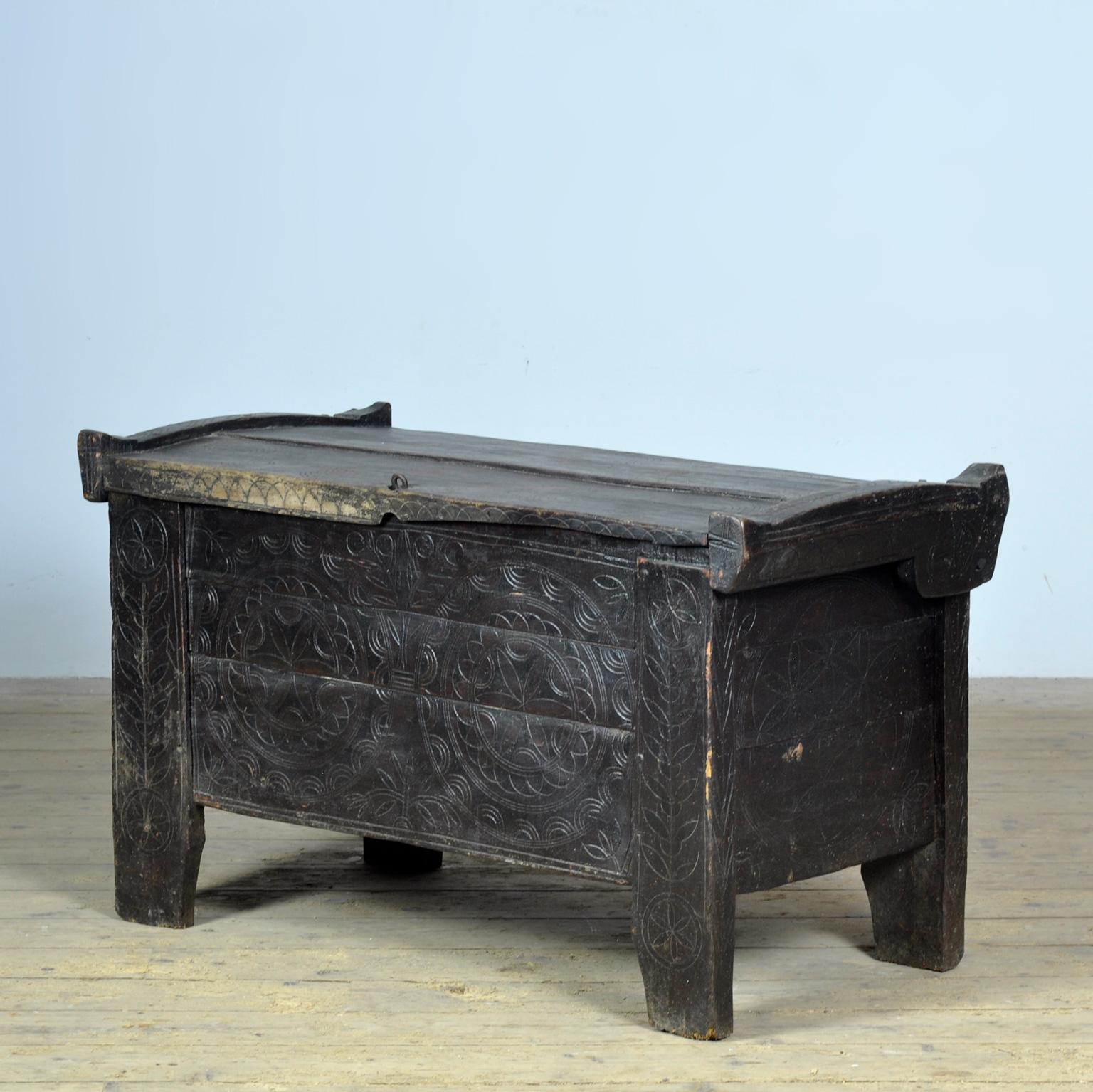 Romanian Antique shepherd’s chest, 1850s For Sale