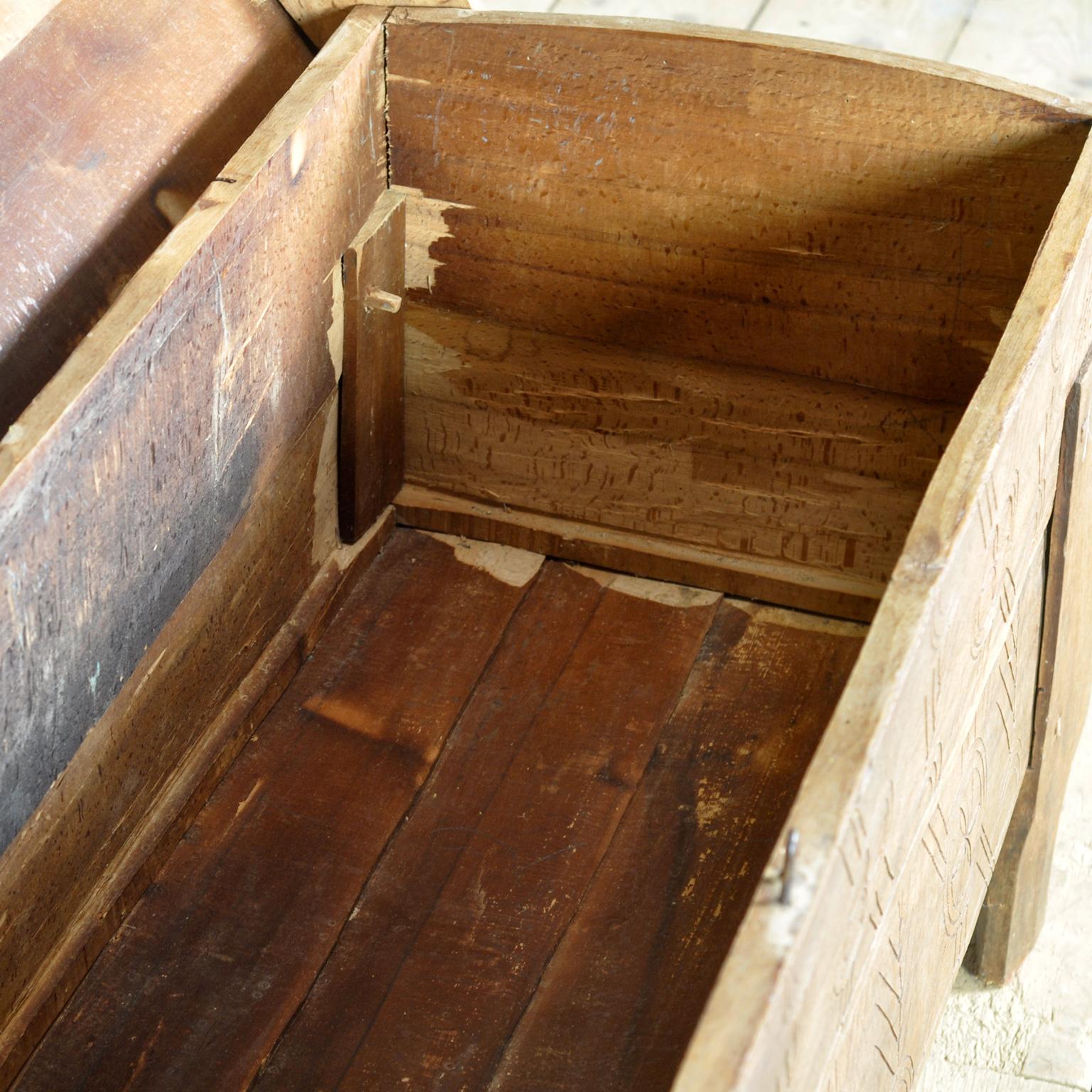 Antique shepherd’s chest, 1850s In Good Condition In Amsterdam, Noord Holland