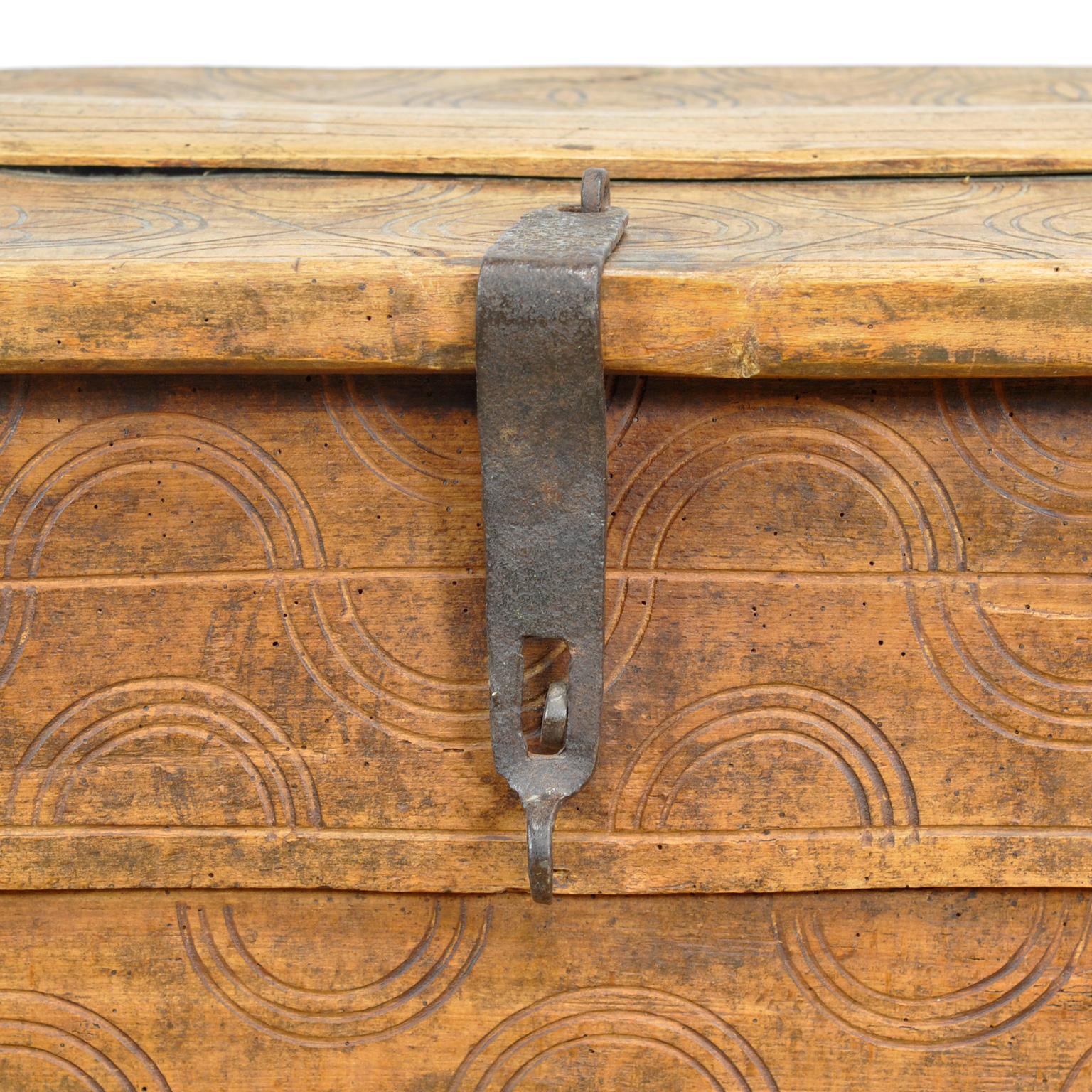 antique shepherd’s chest, 1850’s In Good Condition For Sale In Amsterdam, Noord Holland
