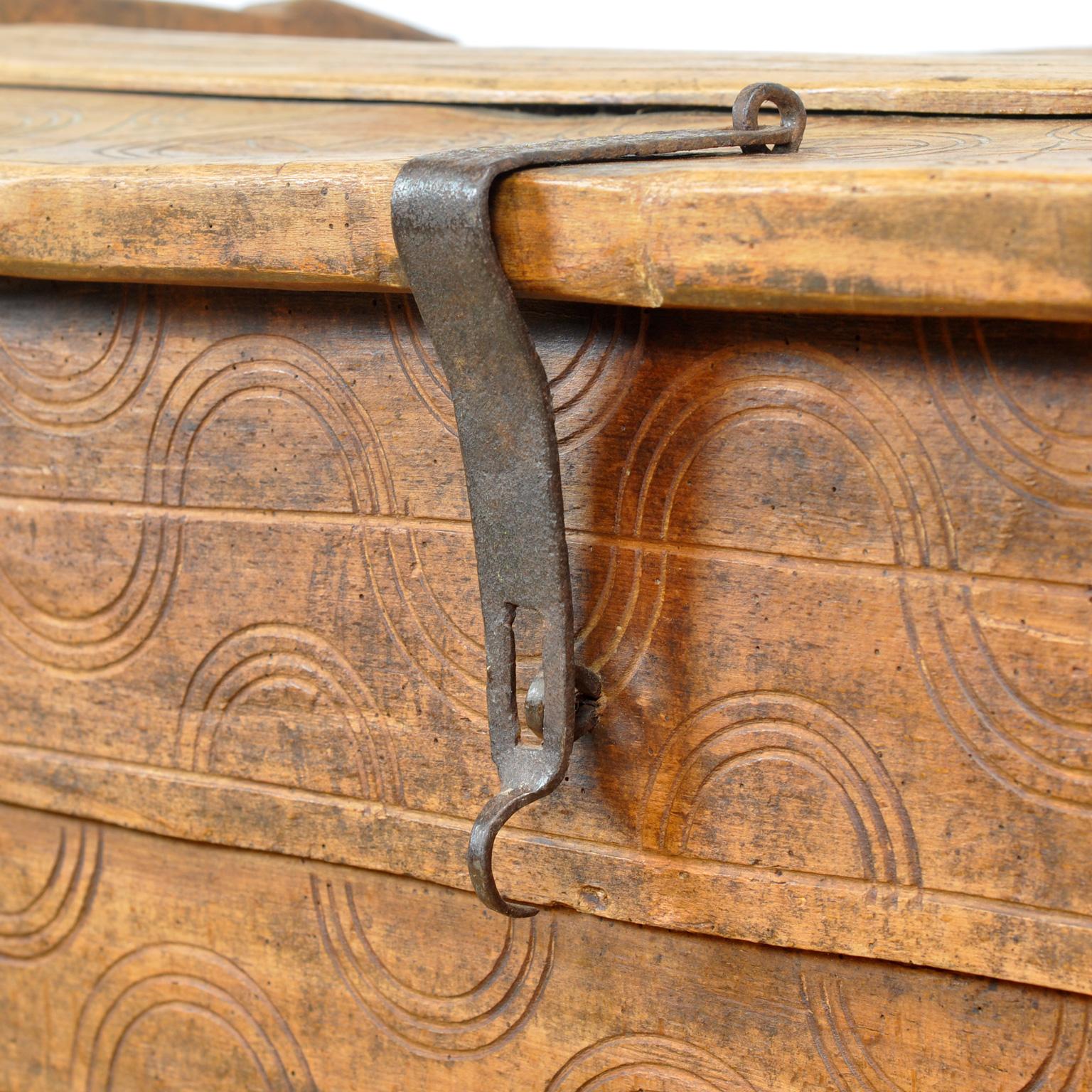 Mid-19th Century antique shepherd’s chest, 1850’s For Sale