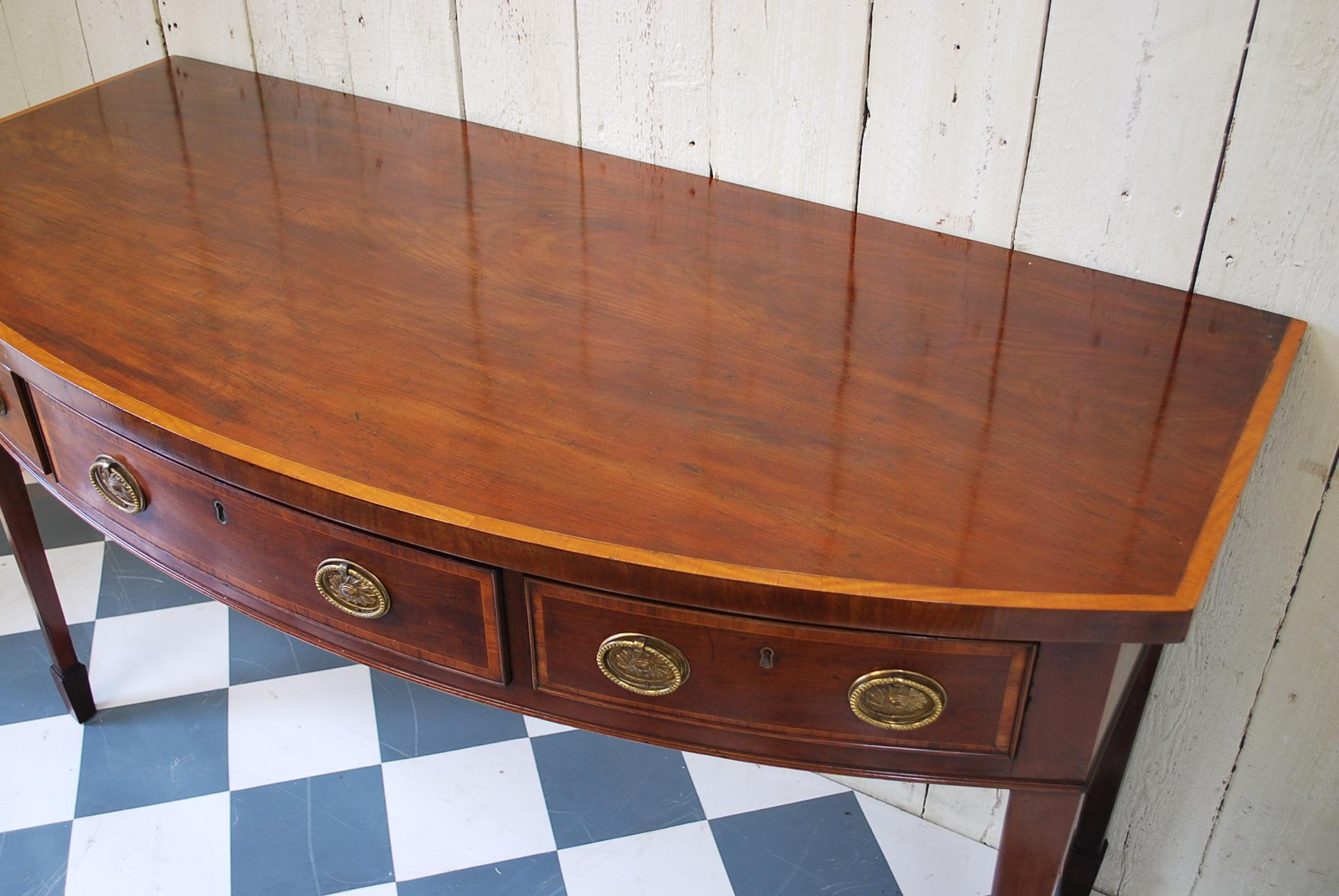 Antique Sheraton Bow Fronted Serving/Console Table  In Good Condition In Winchcombe, Gloucesteshire