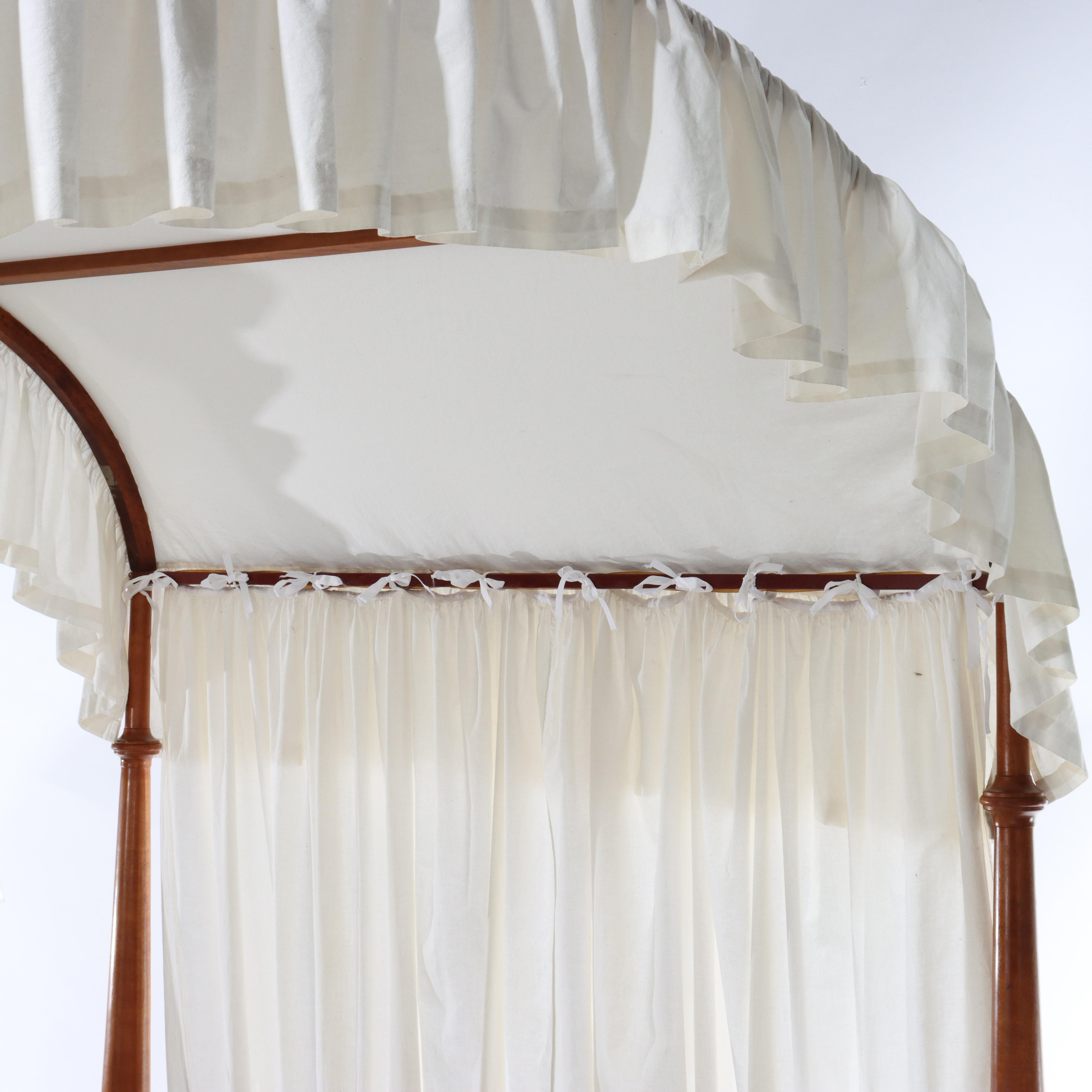 Antigua Cama Sheraton con dosel de cerezo C1820 en venta 7