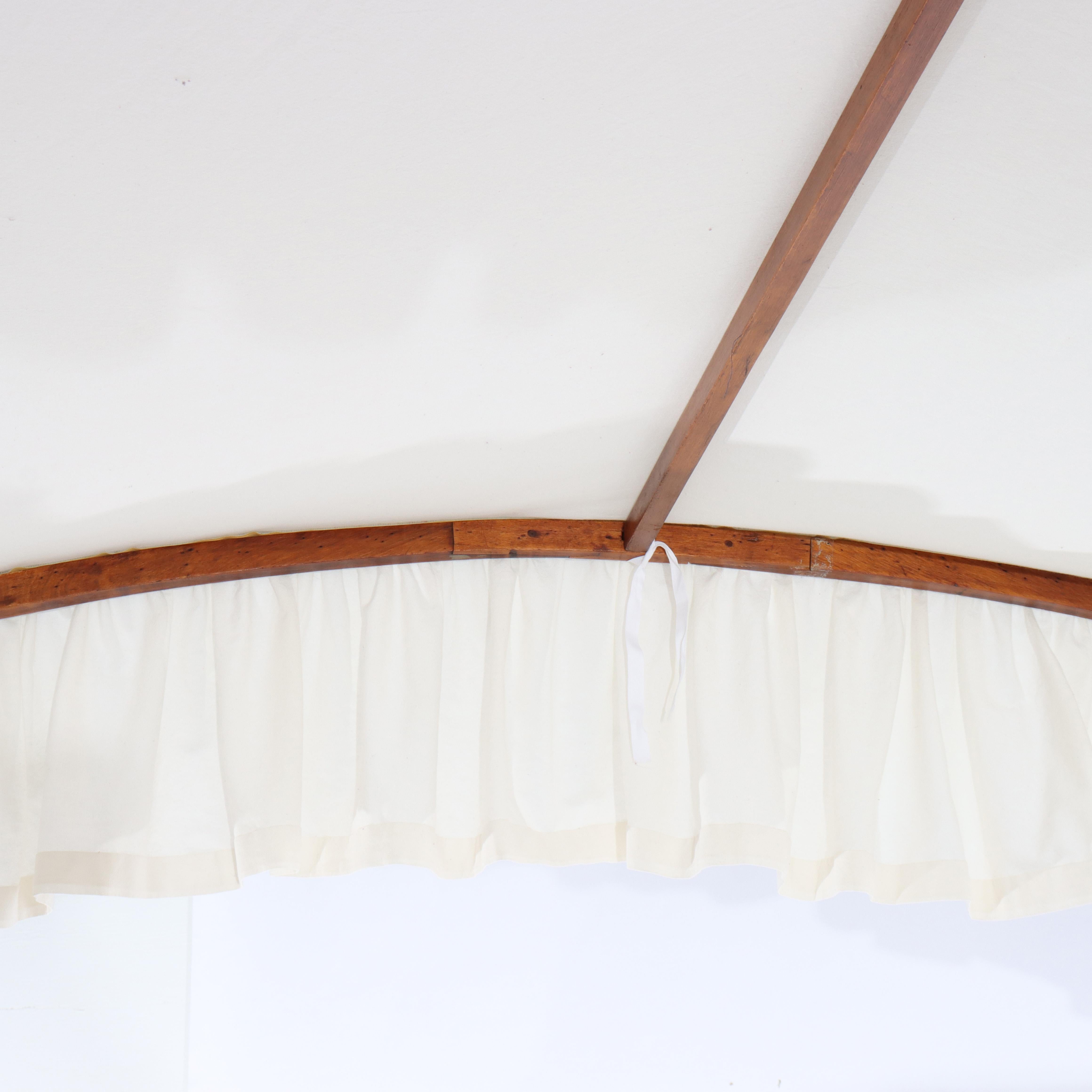 Antigua Cama Sheraton con dosel de cerezo C1820 en venta 12