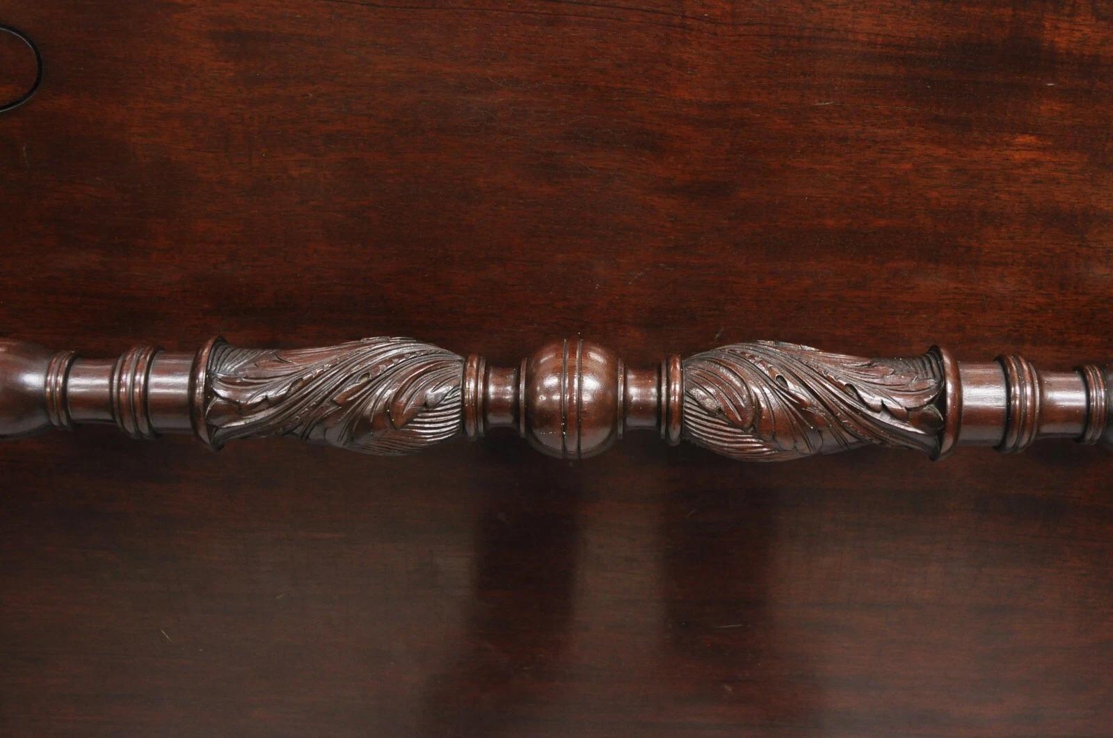Antique Sheraton Federal Carved Mahogany Acorn Finial Twin Bed by Richter - Pair (20. Jahrhundert) im Angebot