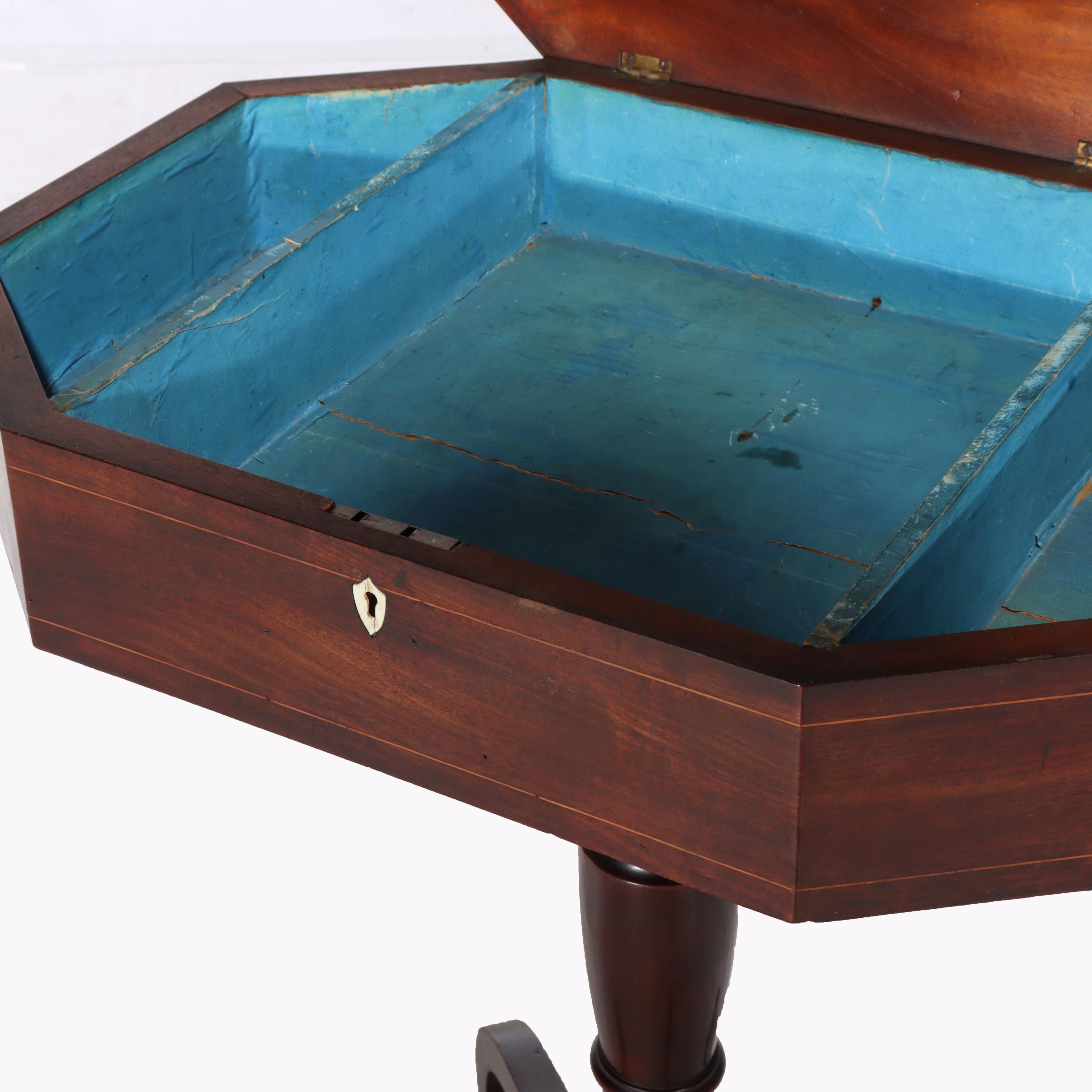 Antiguo Costurero Federal Sheraton de caoba con pata de araña c1820 en venta 1