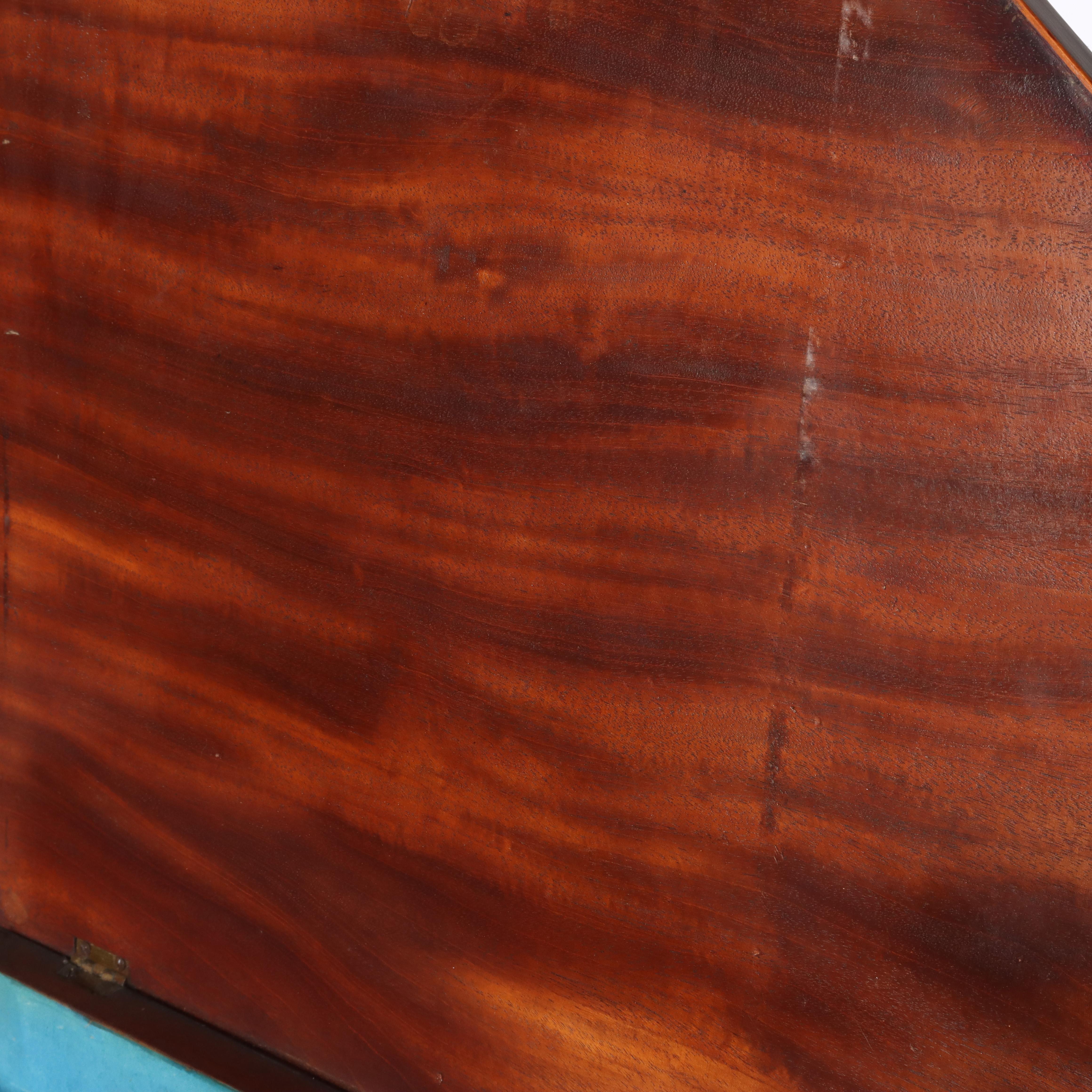 Antiguo Costurero Federal Sheraton de caoba con pata de araña c1820 en venta 3