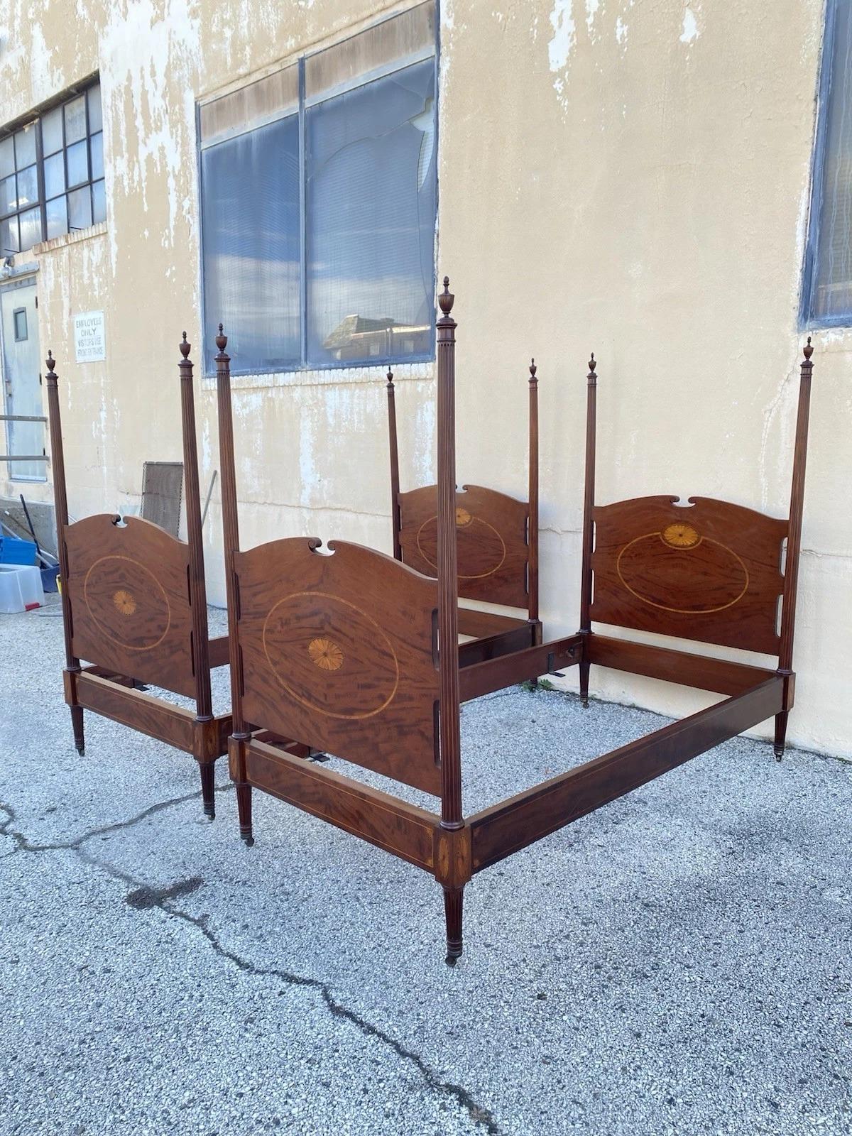 Ancien Sheraton Federal Pinwheel Inlay Mahogany 4 Poster Twin Bed Frame - Pair en vente 11