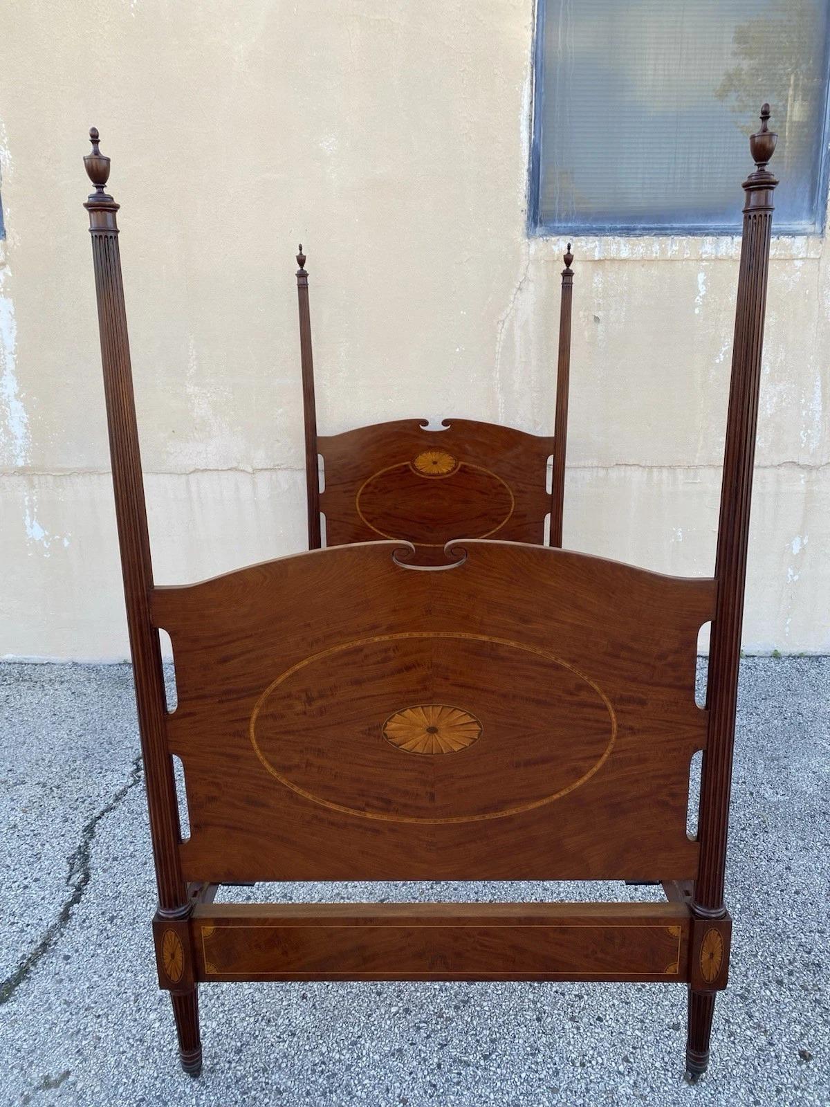 Ancien Sheraton Federal Pinwheel Inlay Mahogany 4 Poster Twin Bed Frame - Pair en vente 12