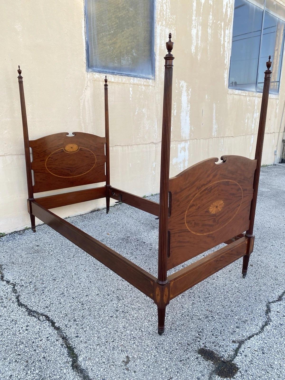 Ancien Sheraton Federal Pinwheel Inlay Mahogany 4 Poster Twin Bed Frame - Pair en vente 13