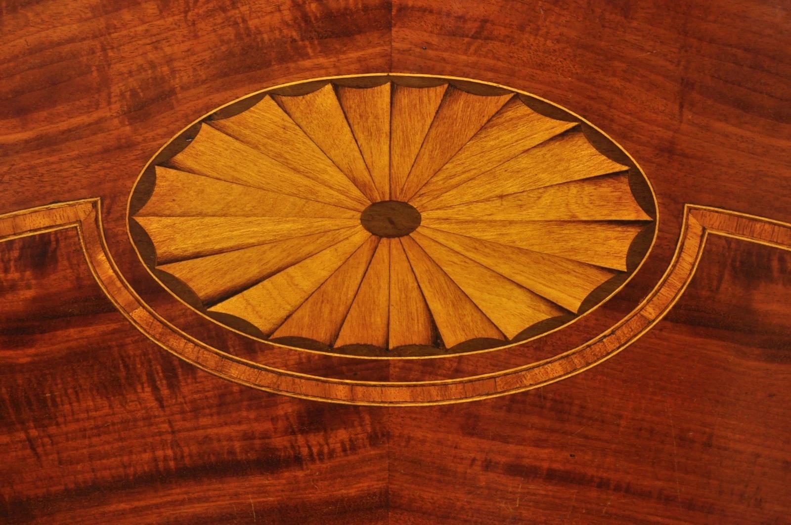 XIXe siècle Ancien Sheraton Federal Pinwheel Inlay Mahogany 4 Poster Twin Bed Frame - Pair en vente