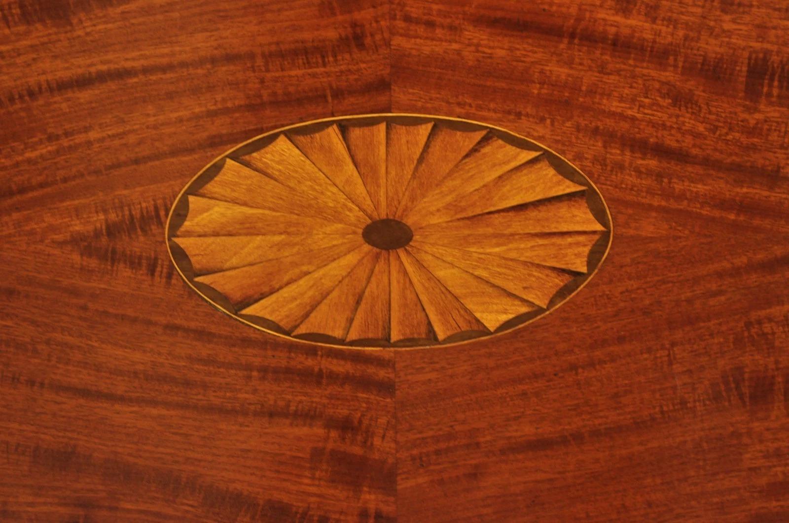 Ancien Sheraton Federal Pinwheel Inlay Mahogany 4 Poster Twin Bed Frame - Pair en vente 1